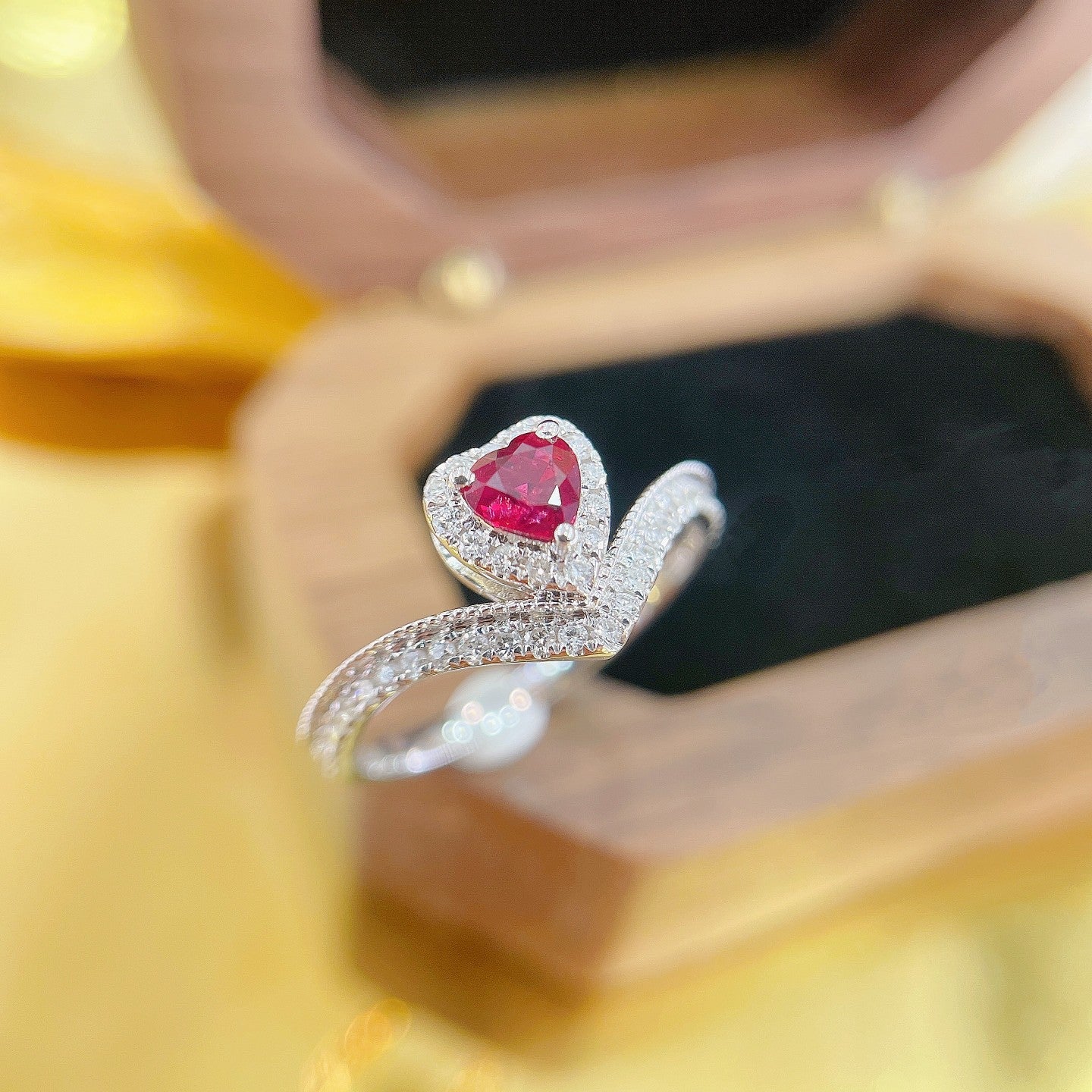 18K Red Gemstone Heart-Shaped Beaded Edge V Ring - Premium Jewelry - Red Treasure Ring