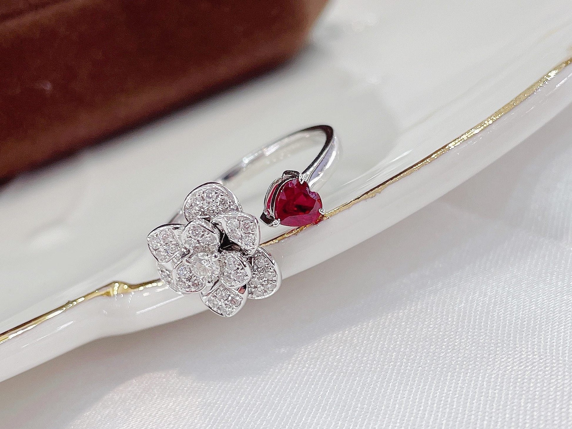 18K Red Gemstone Heart-shaped Piaget Flower Ring - Luxurious Jewelry - Red Treasure Ring