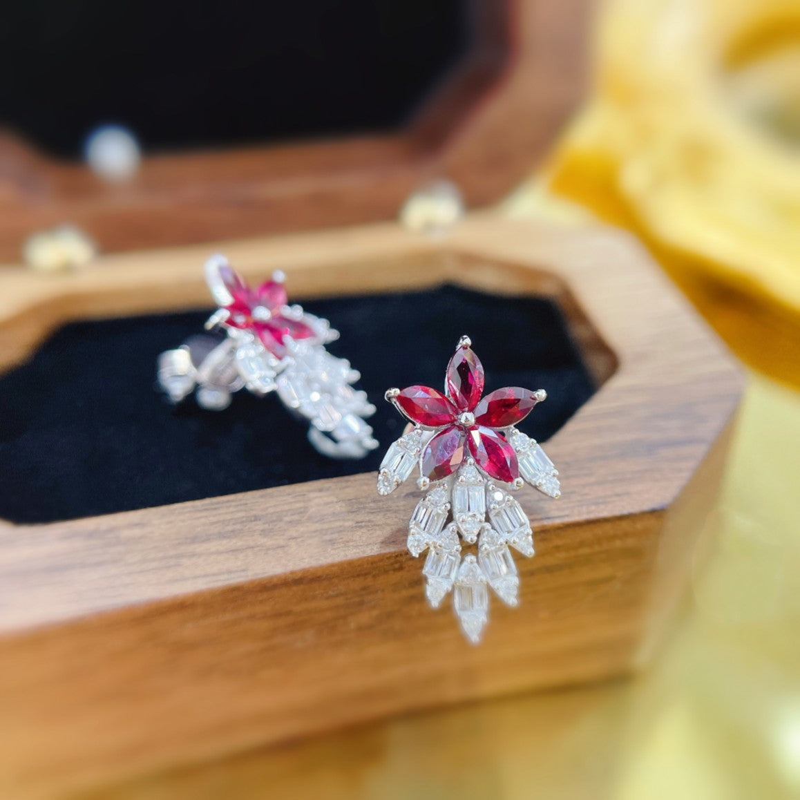 18K Red Gemstone Leaf Earrings - ED032-C Jeweler.Jewelry