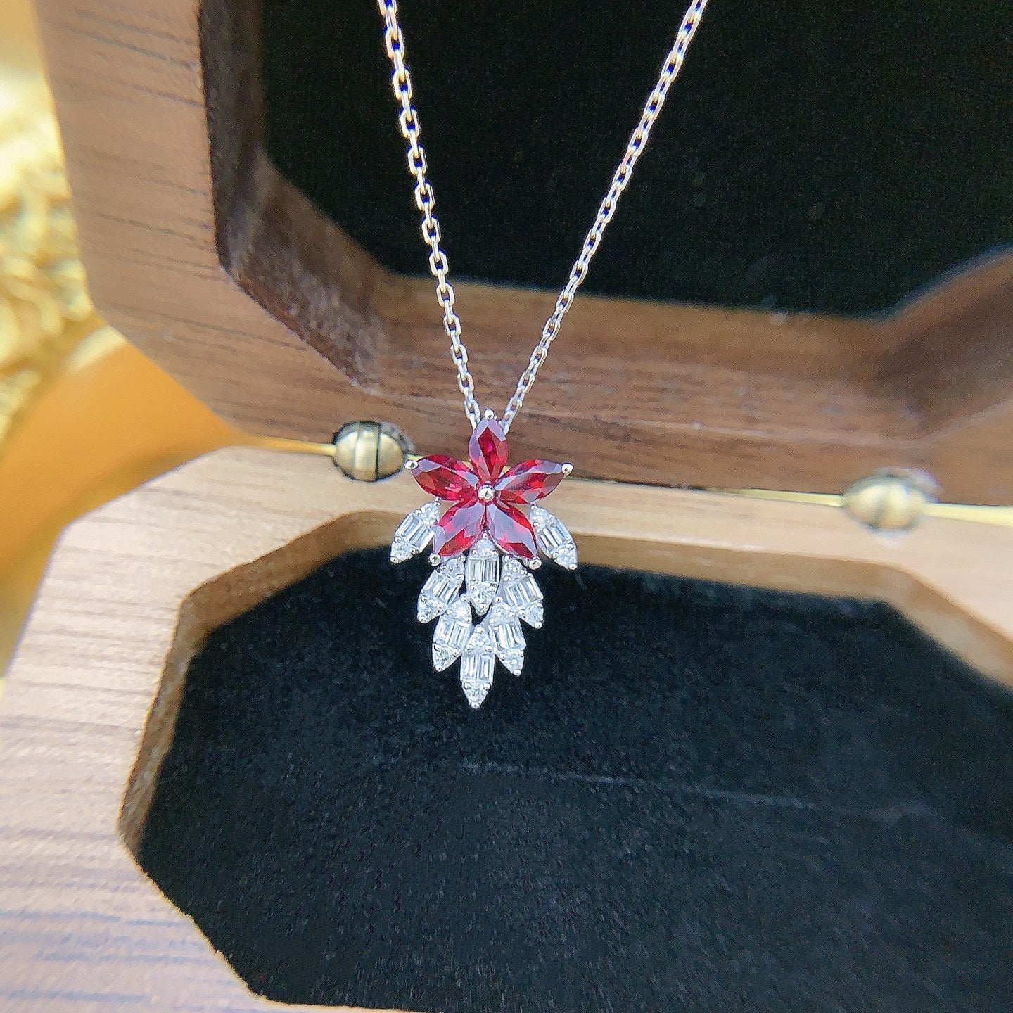 18K Red Gemstone Leaf Necklace - Exquisite Jewelry Piece - Red Treasure Necklace