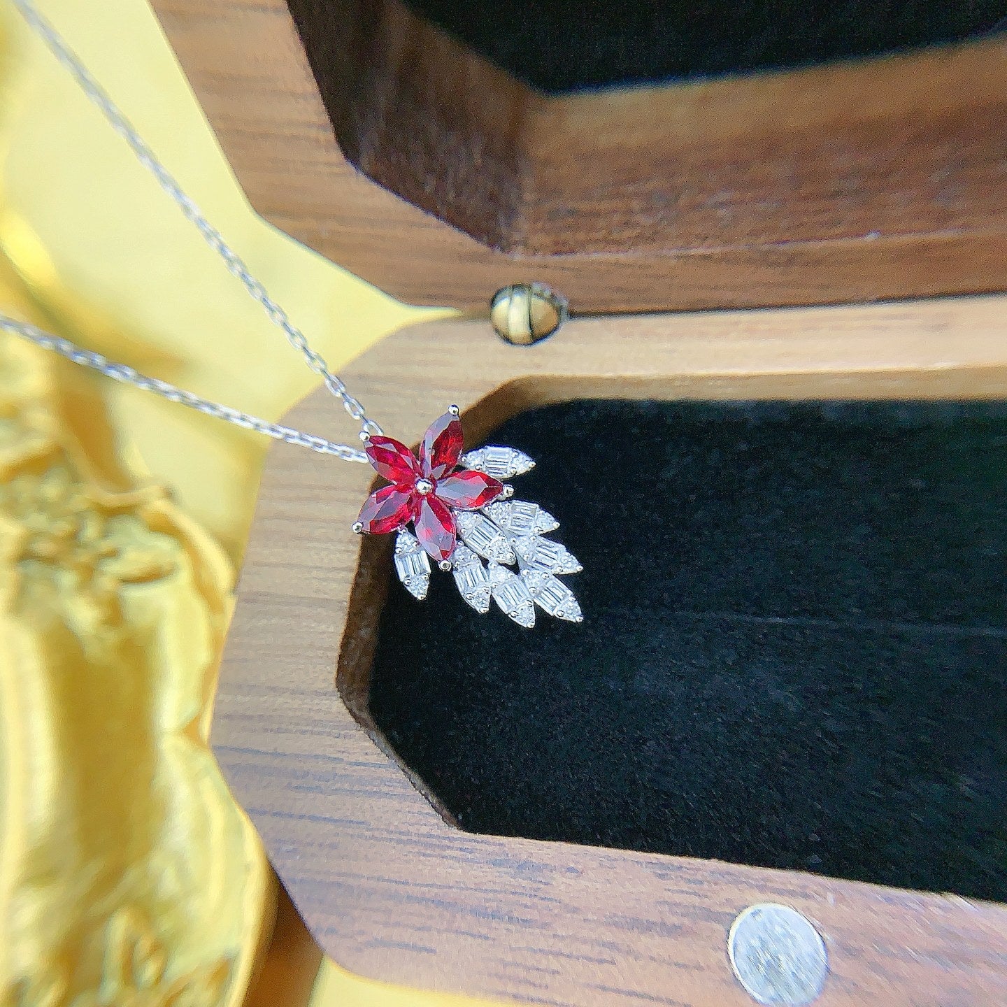 18K Red Gemstone Leaf Necklace - Exquisite Jewelry Piece - Red Treasure Necklace