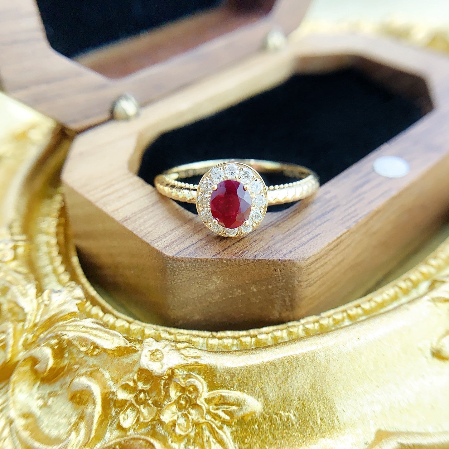 18K Red Gemstone Oval Surrounding Beaded Edge Arm Ring - Premium Jewelry - Red Treasure Ring