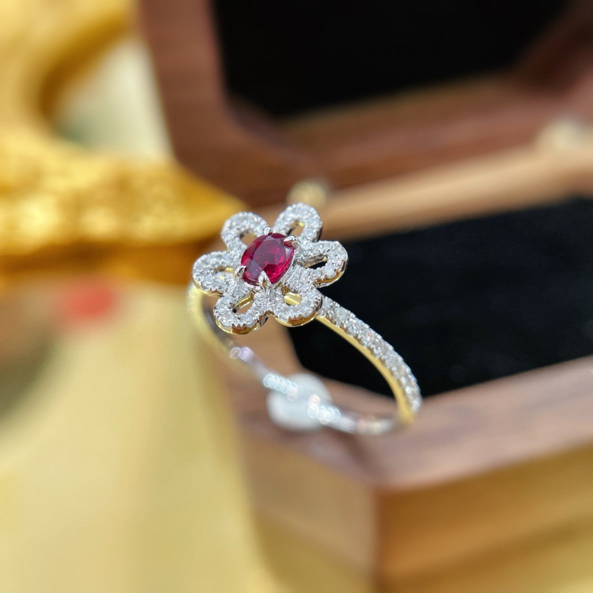 18K Red Gemstone Six-Petal Flower Ring | Premium Jewelry - Red Treasure Ring