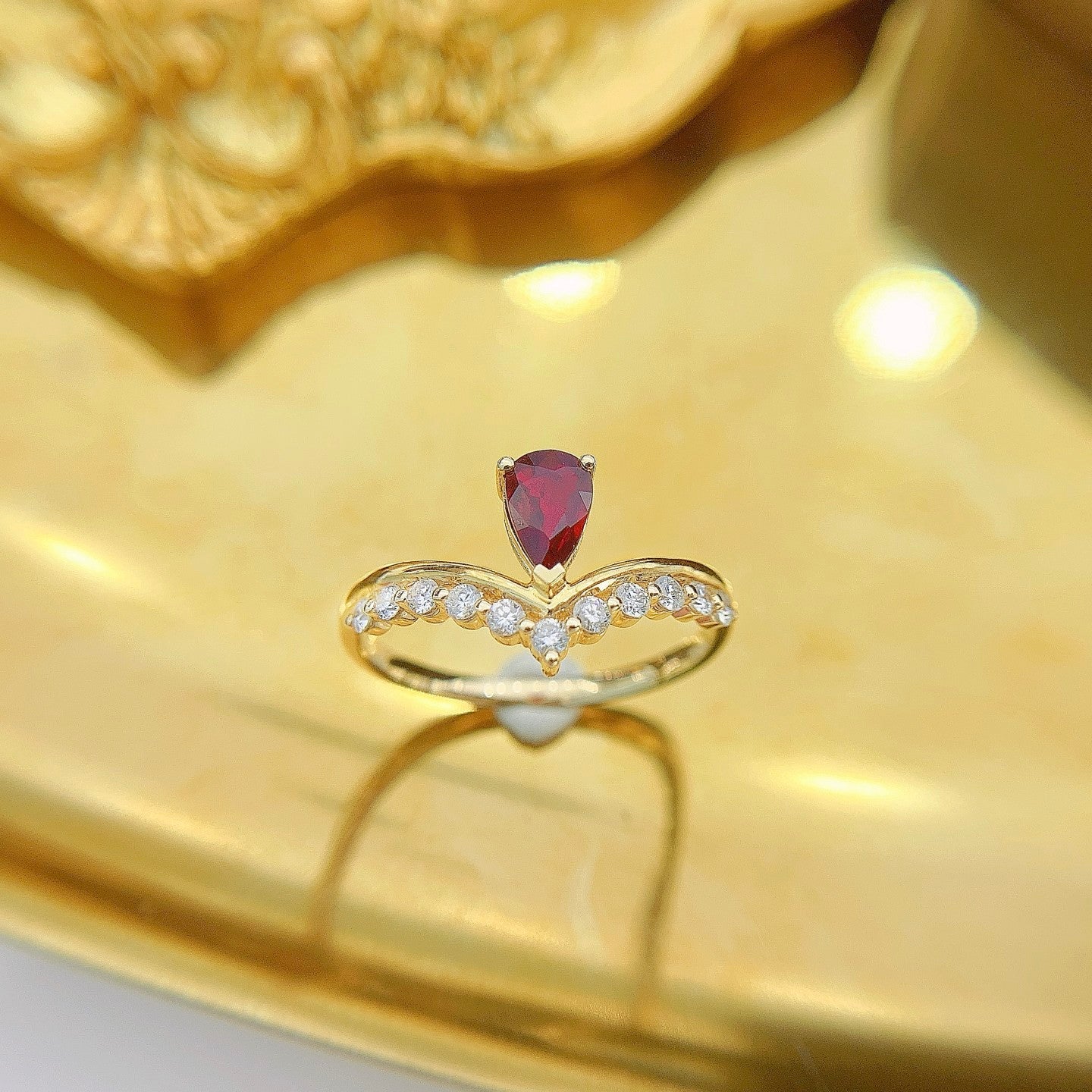 18K Red Gemstone Waterdrop V-Shaped Ring - Elegant Jewelry Piece - Red Treasure Ring