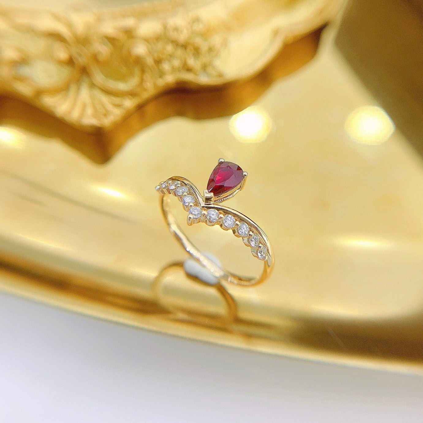 18K Red Gemstone Waterdrop V-Shaped Ring - Elegant Jewelry Piece - Red Treasure Ring