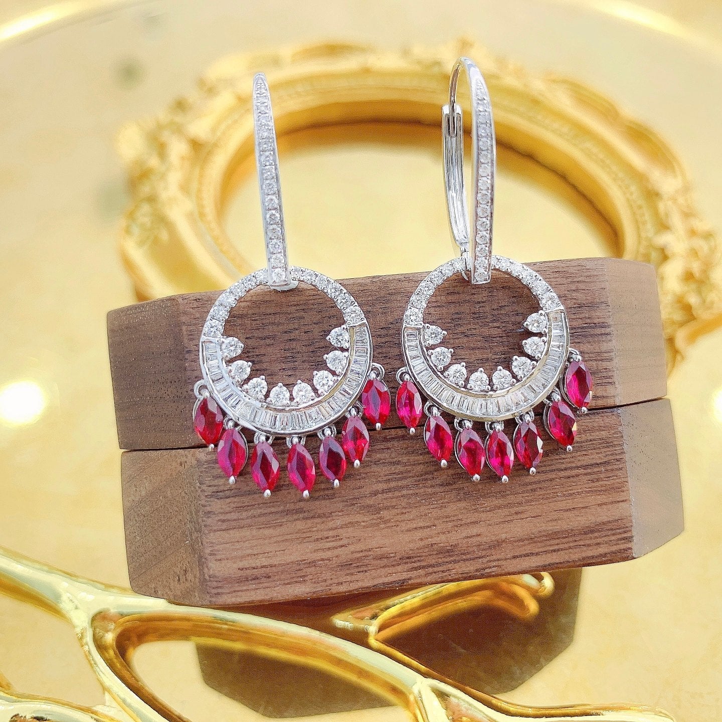 18K Red Gold Horse Eye Circle Earrings - Luxurious Jewelry Jeweler.Jewelry