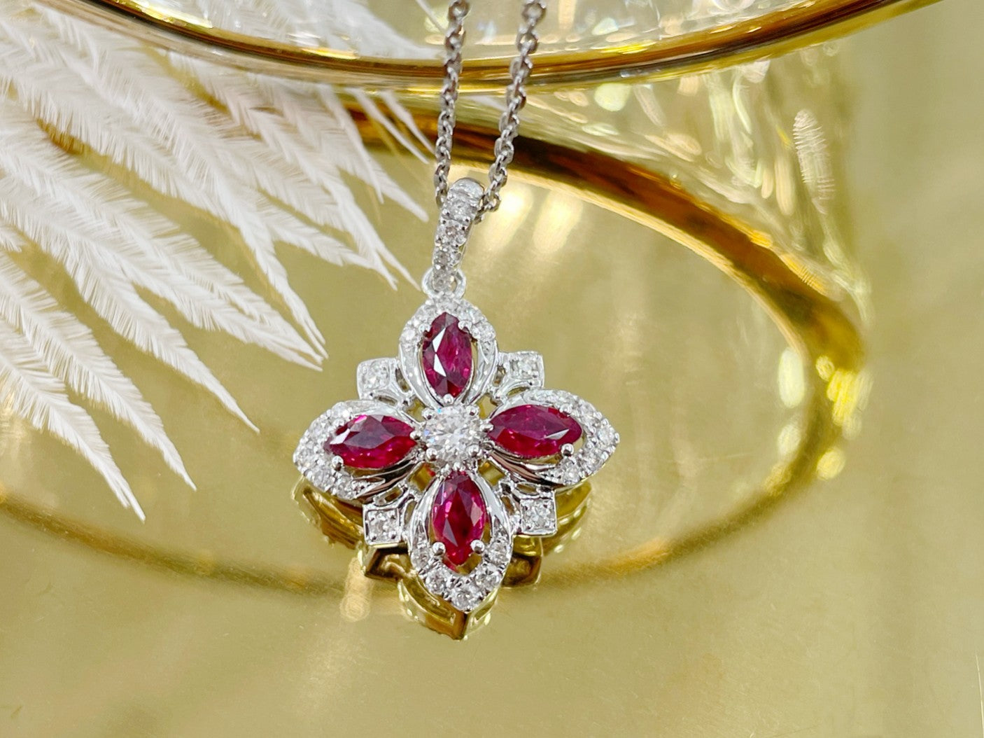 18K Red Gold Horse Eye Four-Leaf Clover Necklace - Elegant Jewelry Collection - Red Treasure Necklace