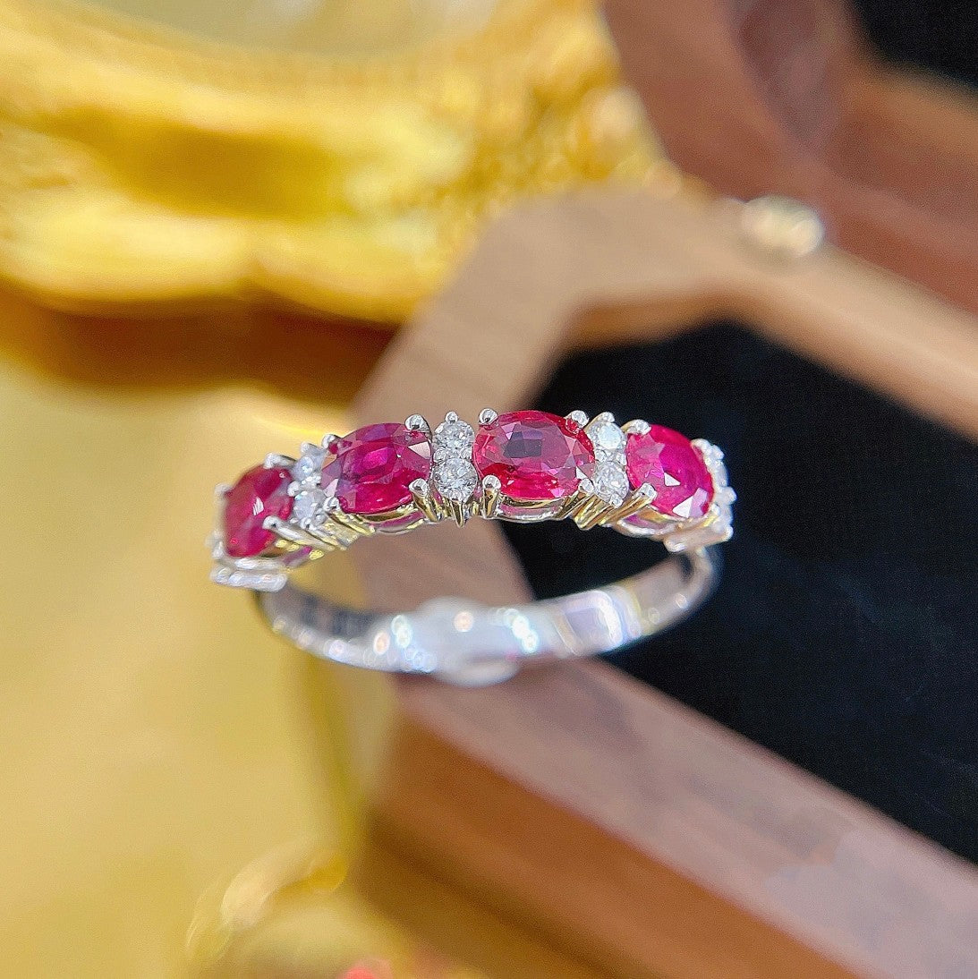 18K Rose Gold Elliptical Ruby Ring - Luxurious Jewelry Piece - Red Treasure Ring