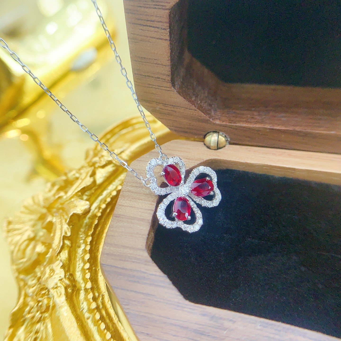 18K Rose Gold Elliptical Three-Leaf Hollow Necklace with Rubies – Fine Jewelry Piece - Red Treasure Necklace