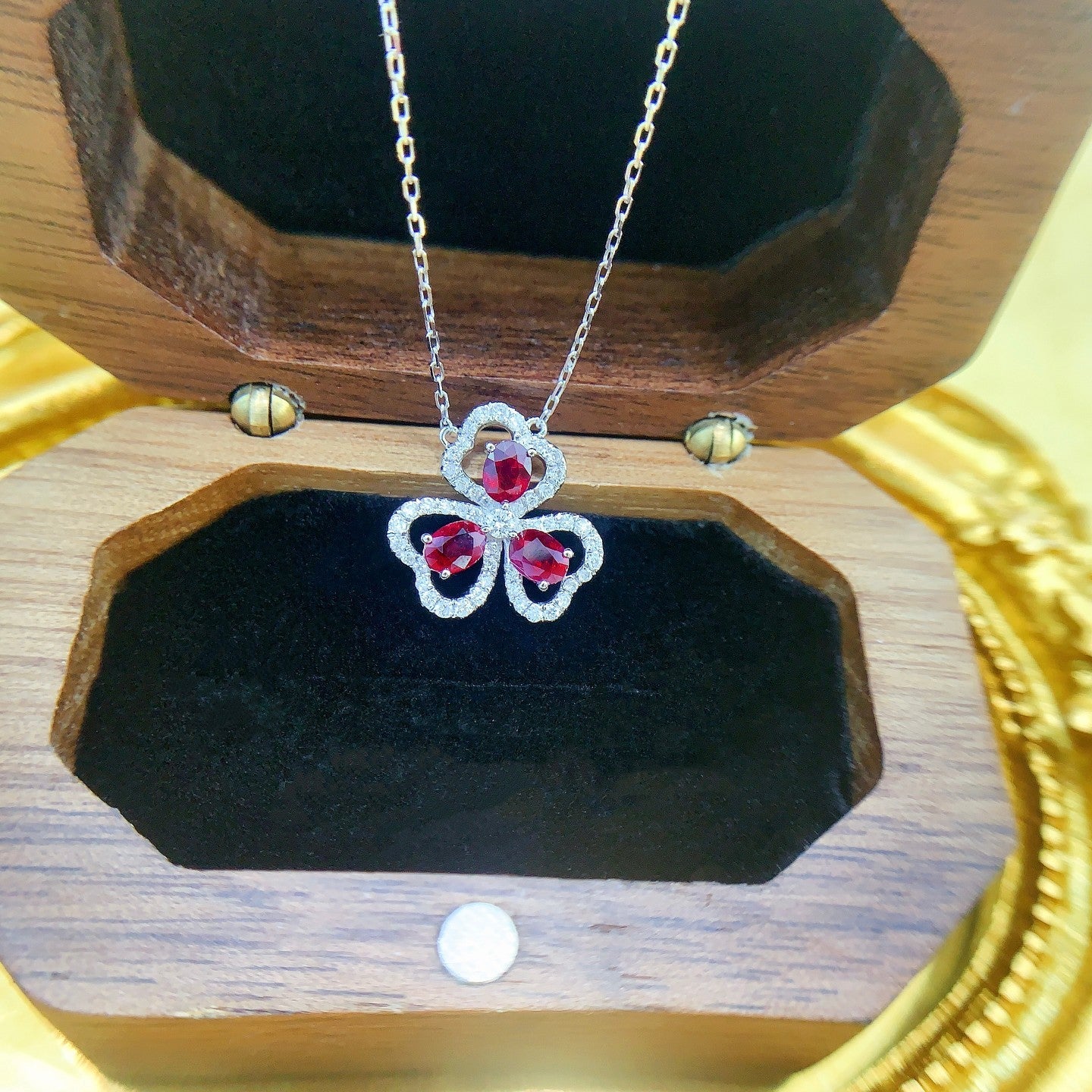 18K Rose Gold Elliptical Three-Leaf Hollow Necklace with Rubies – Fine Jewelry Piece - Red Treasure Necklace