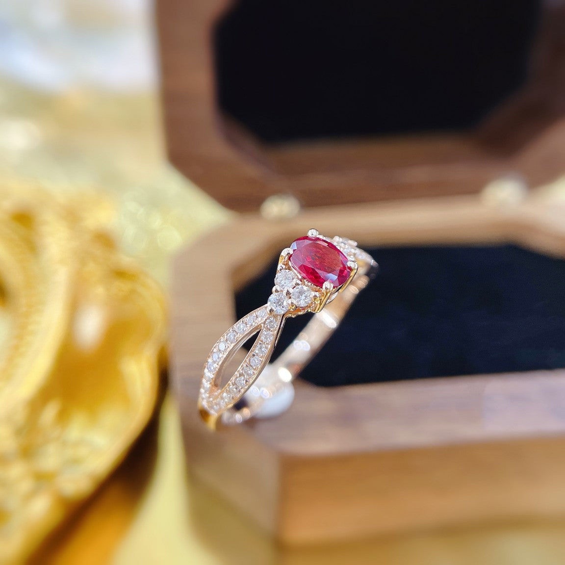 18K Rose Gold Four-Prong Set Openwork Arm Ring - Luxurious Jewelry - Red Treasure Ring