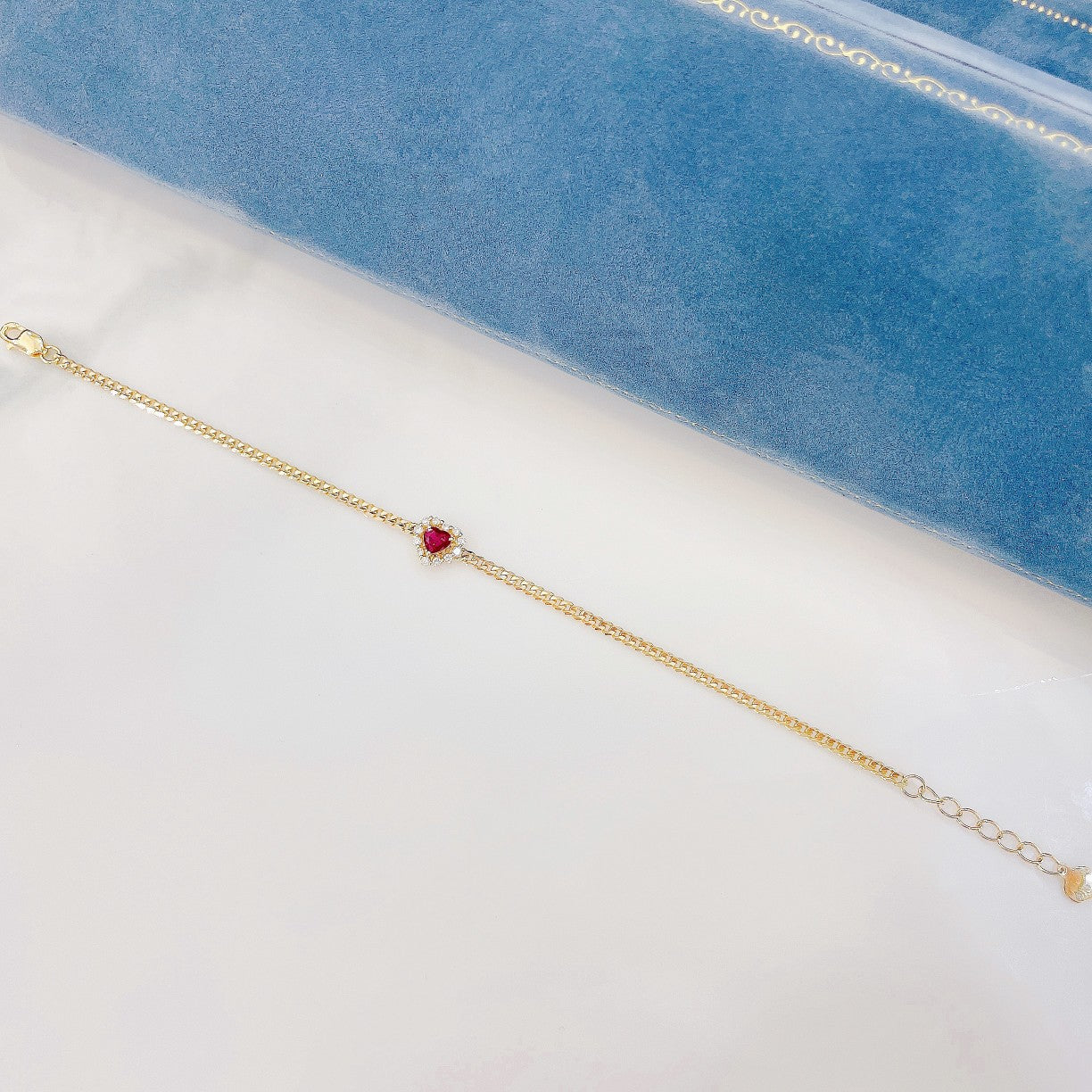 18K Rose Gold Heart-Shaped Diamond-Encrusted Chain Bracelet - Elegant Jewelry Piece - Red Treasure Bracelet