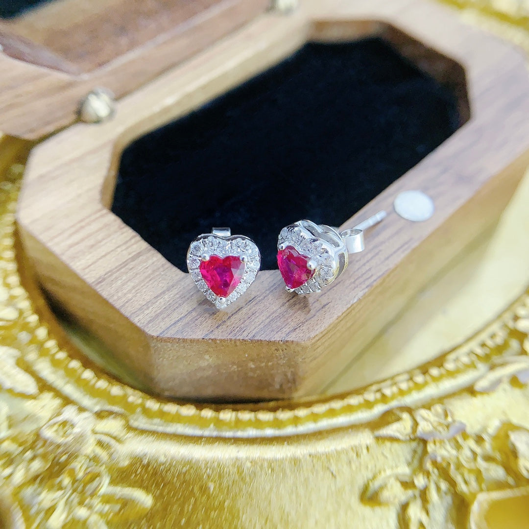 18K Rose Gold Heart-Shaped Three-Claw Earrings with Rubies – Luxurious Jewelry Jeweler.Jewelry