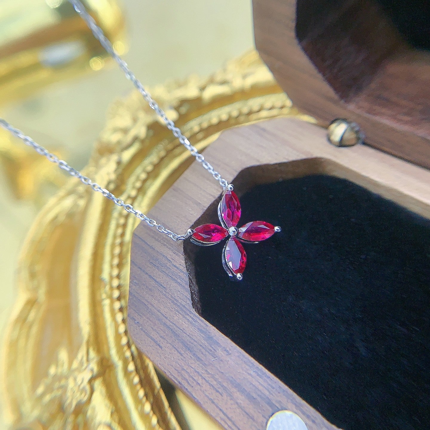 18K Rose Gold Red Agate Four-Leaf Clover Necklace - Luxurious Jewelry - Red Treasure Necklace