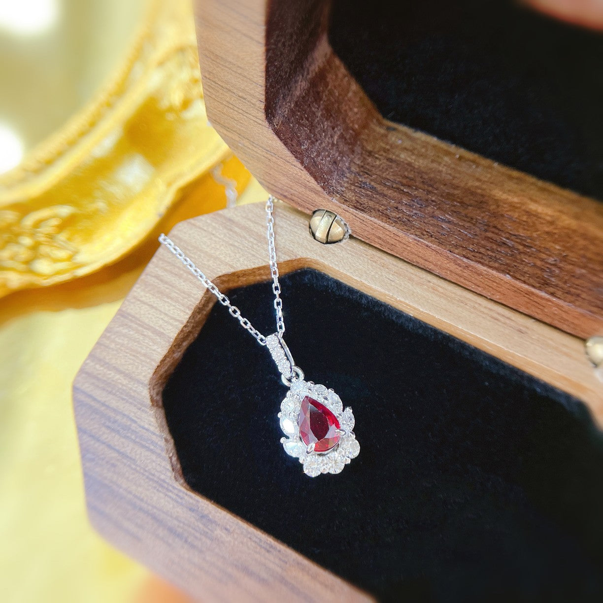 18K Rose Gold Ruby Drop D-Shaped Clasp Jewelry Necklace - Red Treasure Necklace