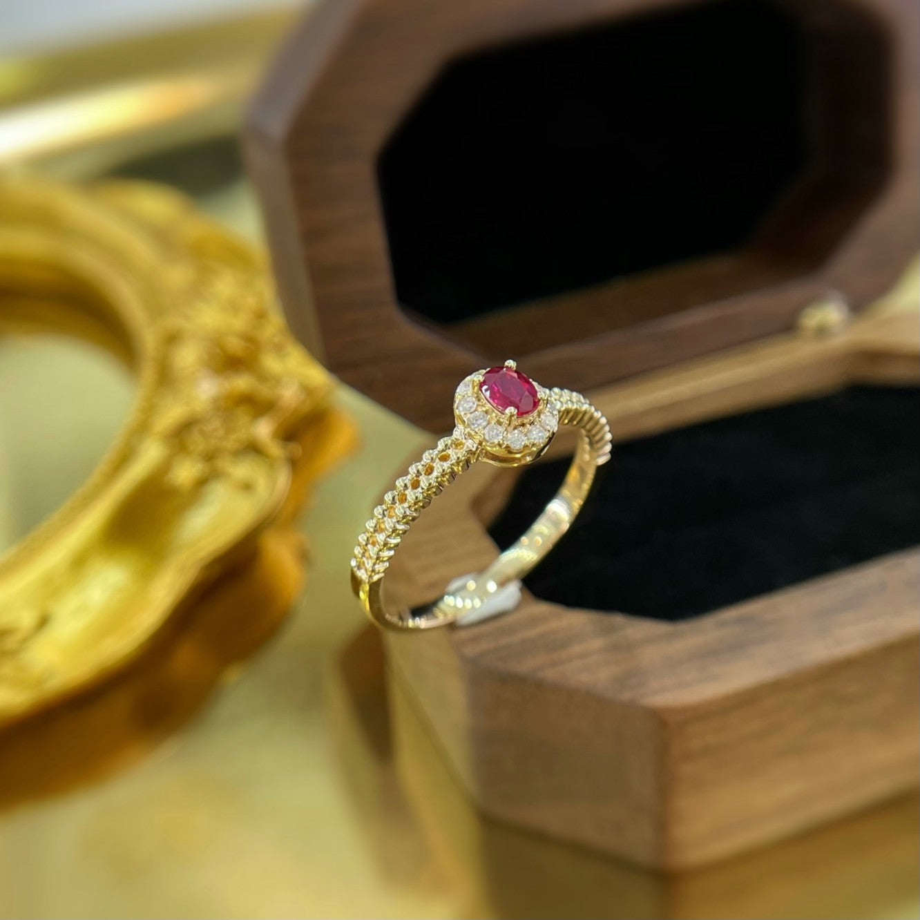 18K Rose Gold Ruby Oval Dewdrop Edge Ring - Luxury Jewelry - Red Treasure Ring