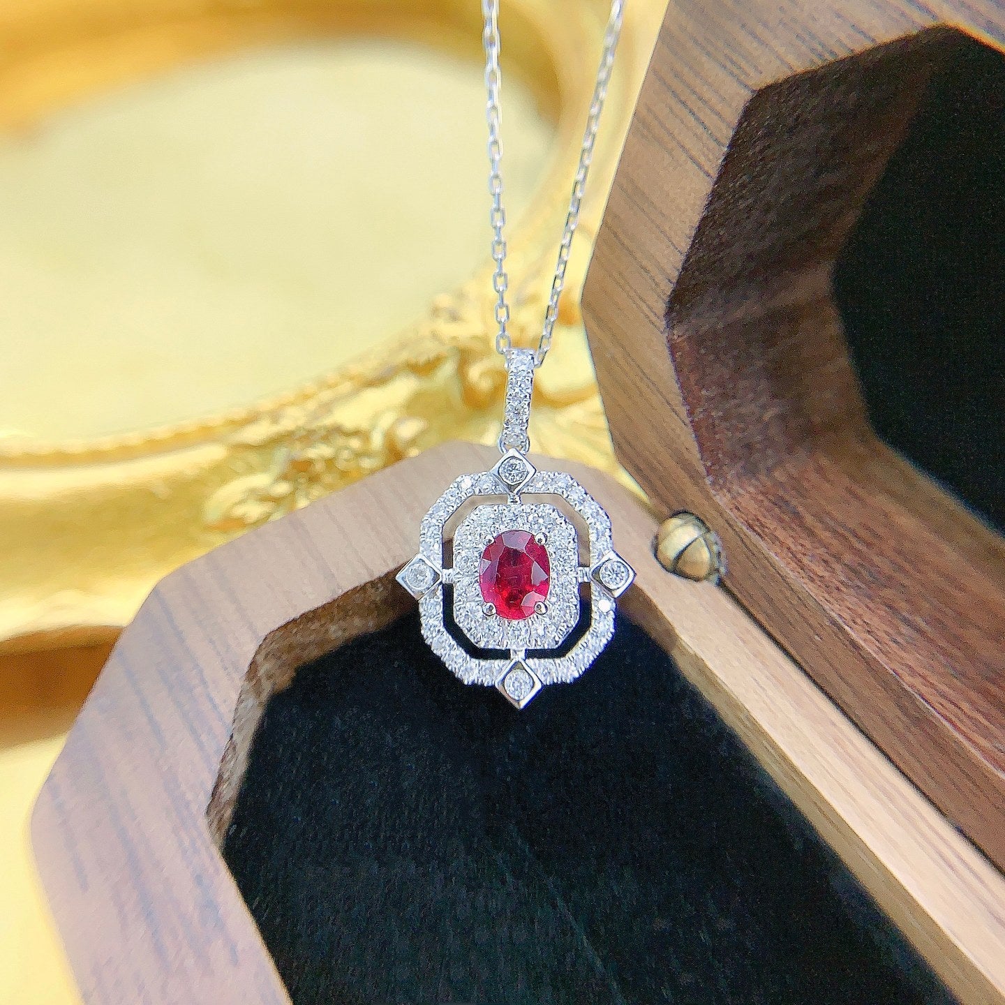 18K Rose Gold Ruby Oval Openwork Court Style Necklace - Red Treasure Necklace