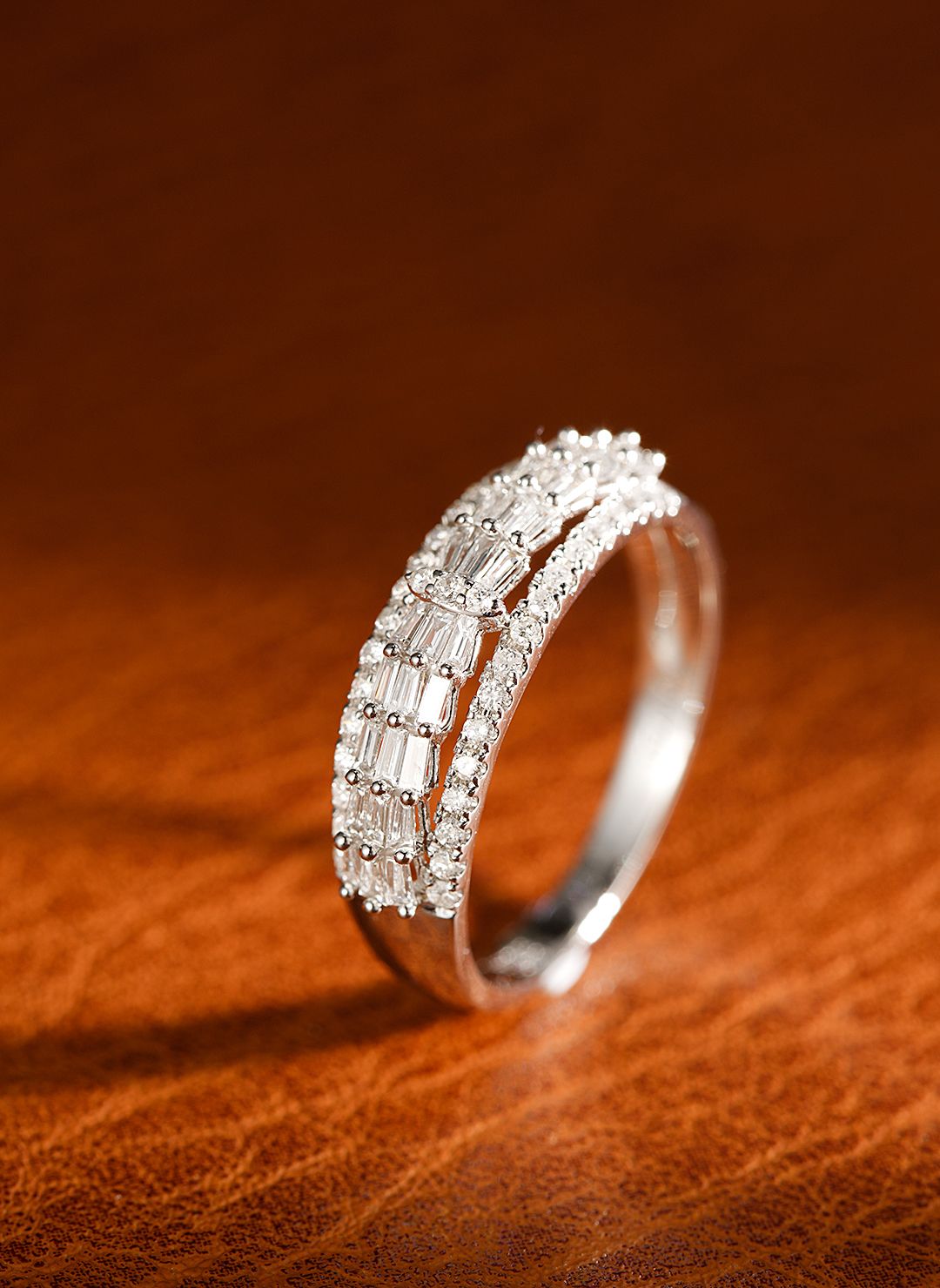 18K Round Diamond Surrounding Ladder Ring - Luxurious Jewelry Choice - White Diamond Ring