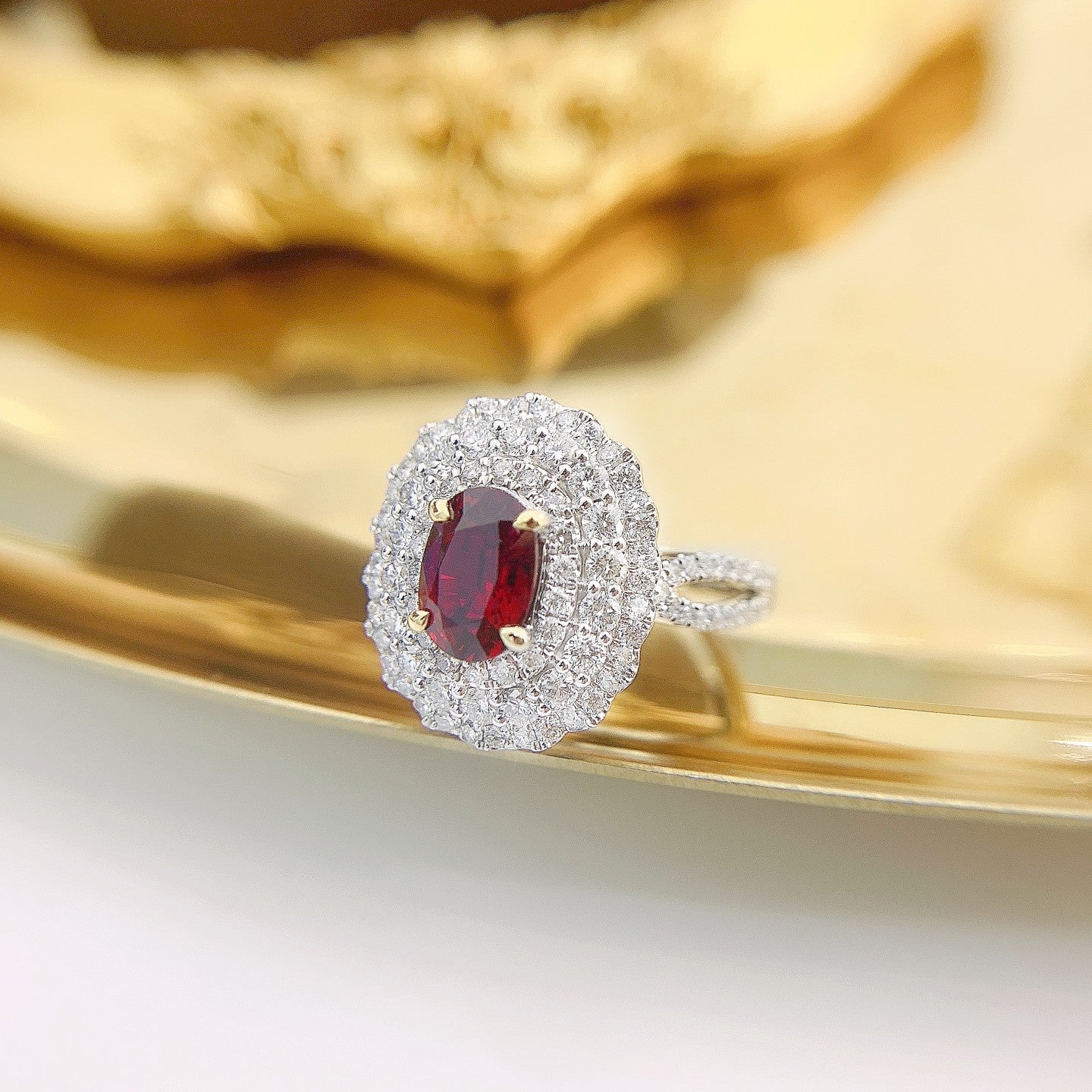 18K Ruby Oval Three-Stone Diamond Hollow Two-Way Wear Jewelry - Red Treasure Ring