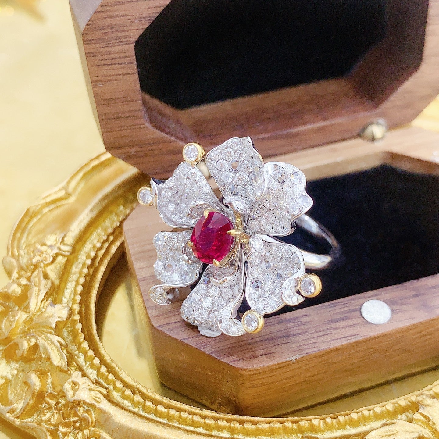 18K Ruby Six-Petal Flower Dual-Wear Jewelry - Red Treasure Ring