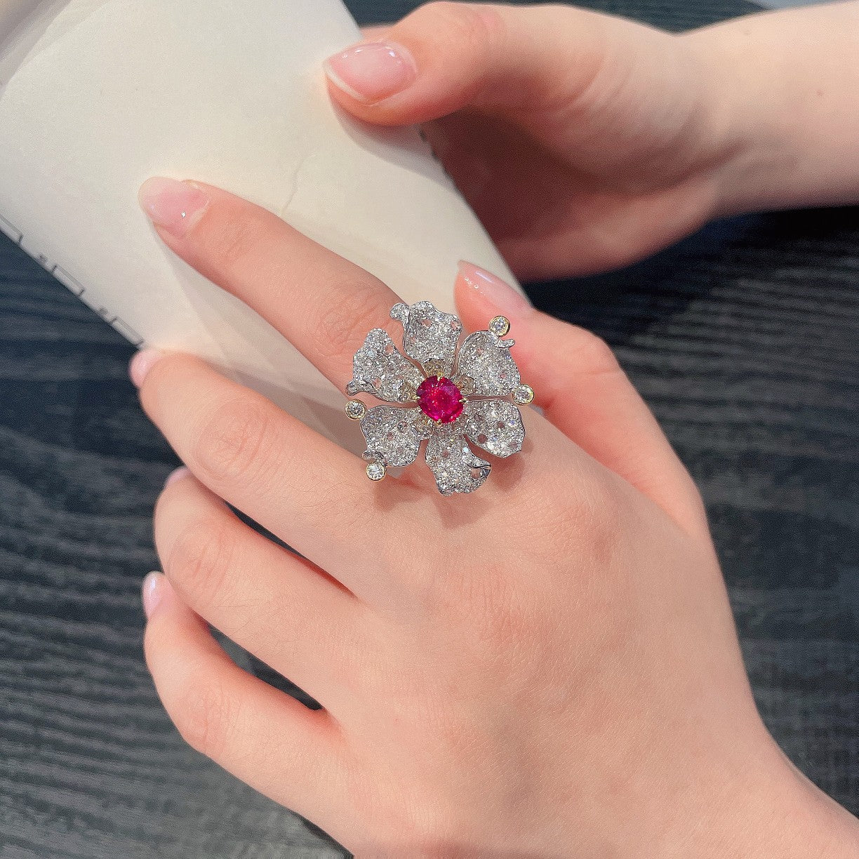 18K Ruby Six-Petal Flower Dual-Wear Jewelry - Red Treasure Ring