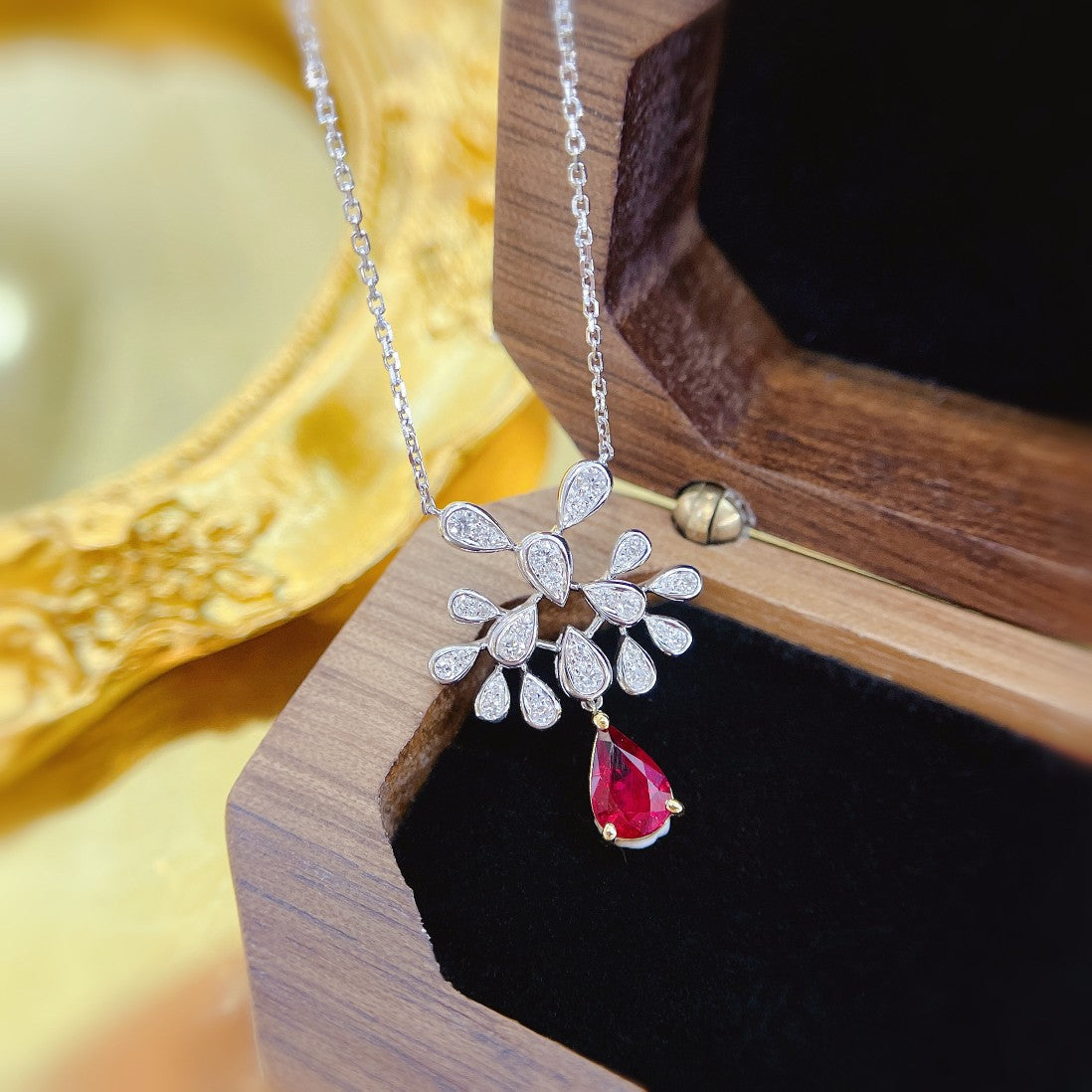 18K Single Ruby Drop-Shaped Peacock Pendant Jewelry - Red Treasure Necklace