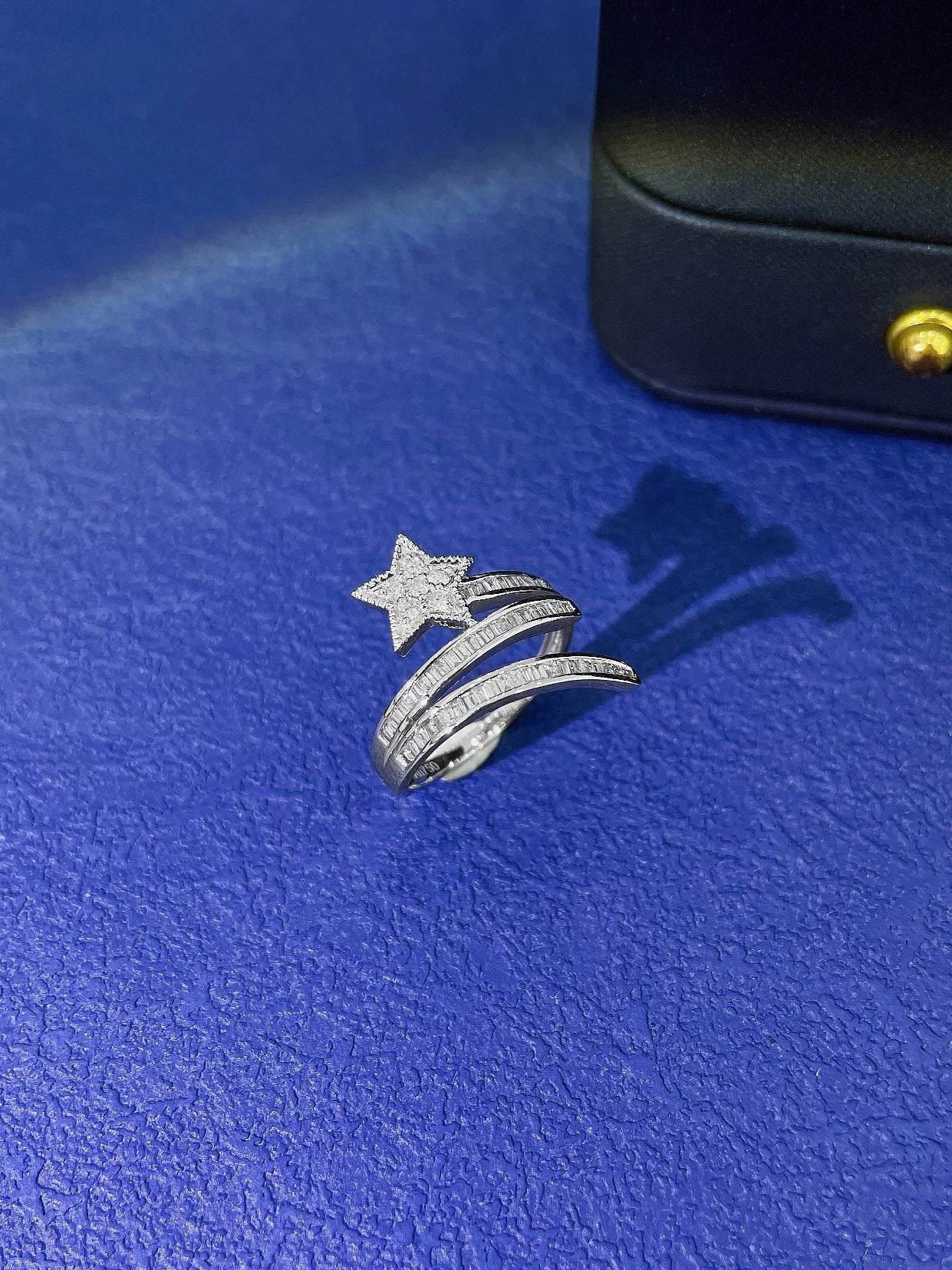 18K Star Trinity Ring - Exquisite Jewelry Piece - White Diamond Ring