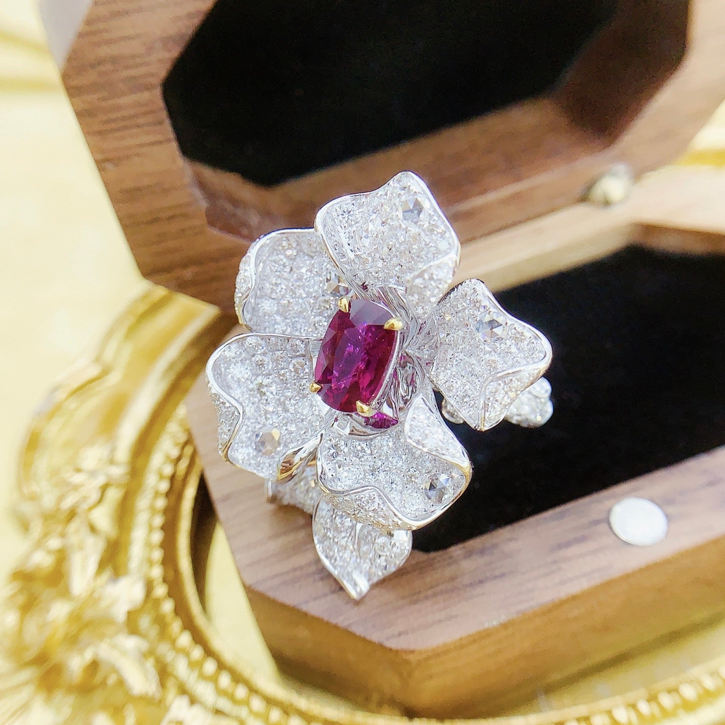 18K Two-Leaf Branch Petal Ring with Ruby | Premium Jewelry - Red Treasure Ring