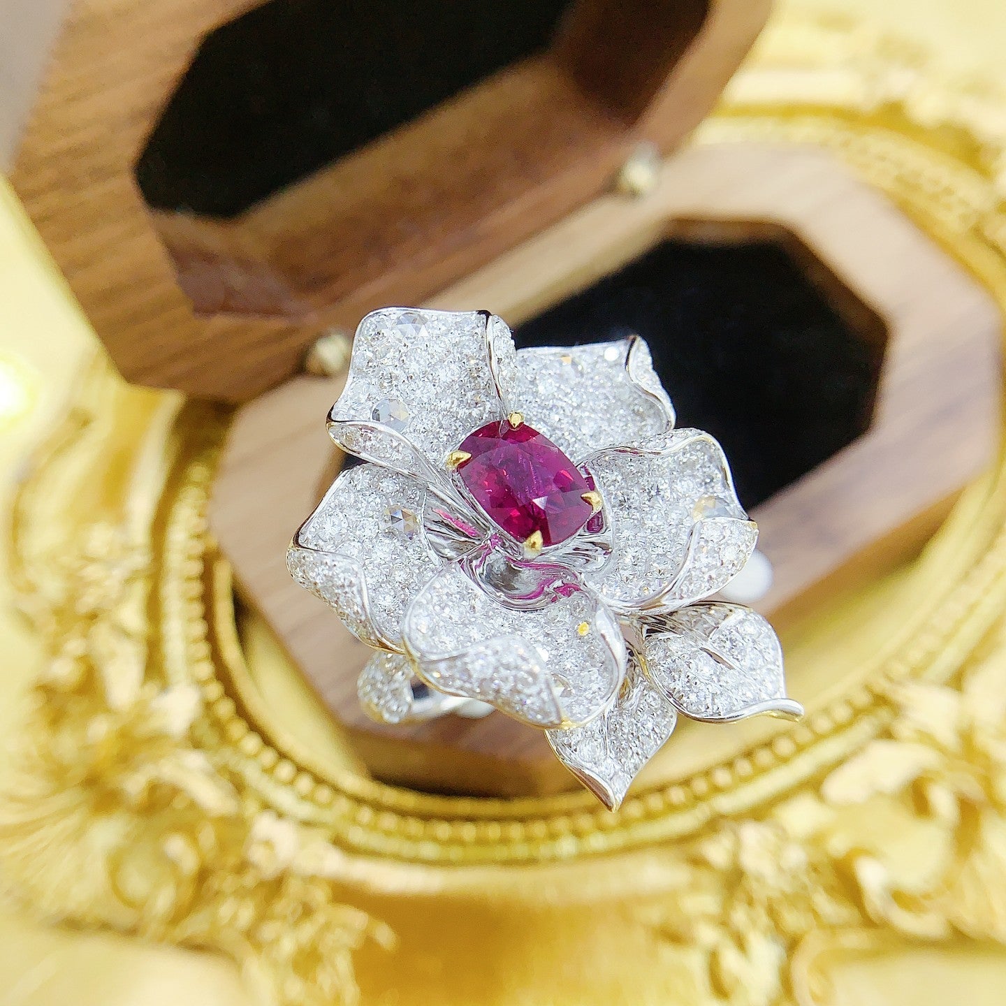 18K Two-Leaf Branch Petal Ring with Ruby | Premium Jewelry - Red Treasure Ring