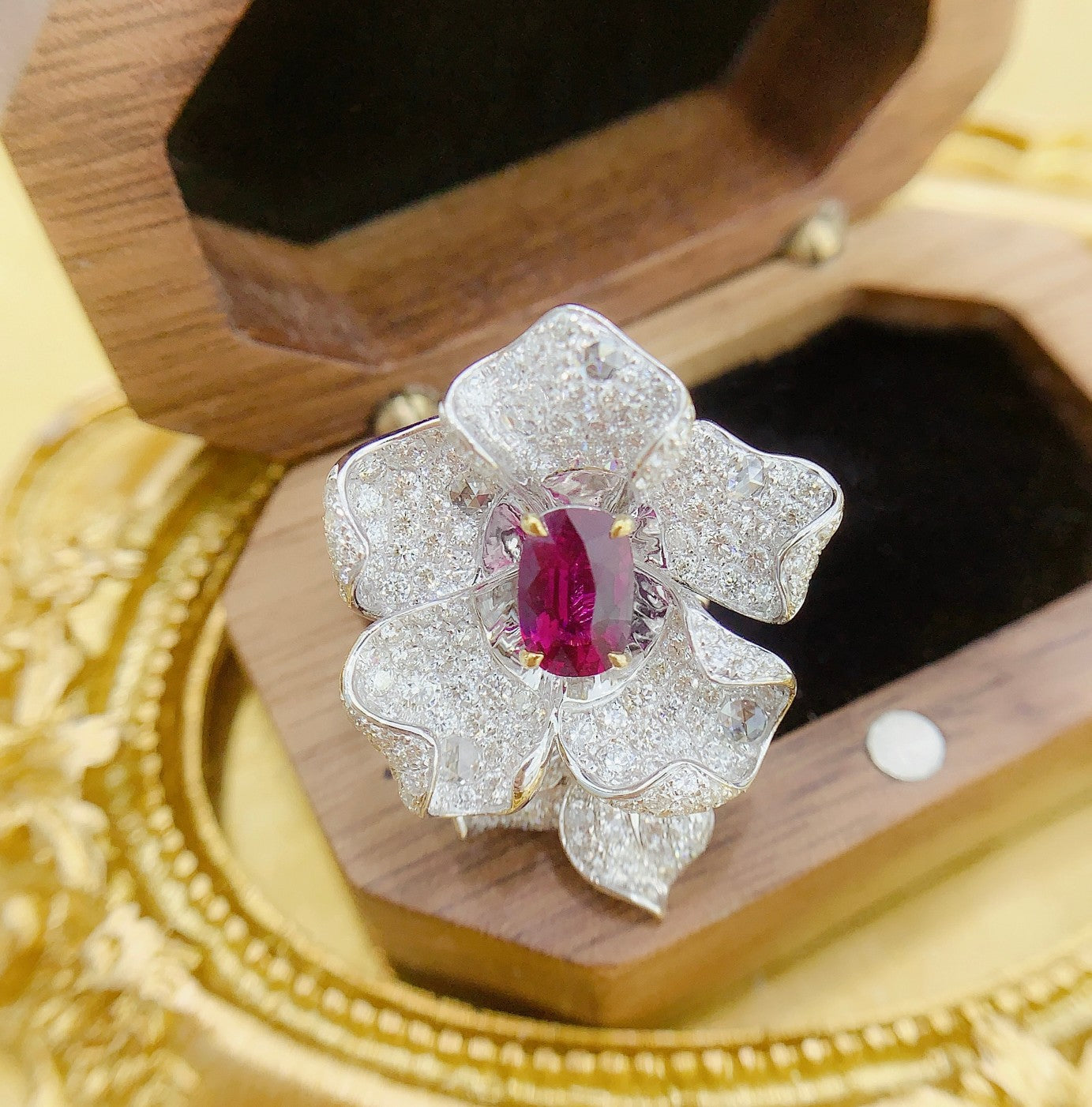 18K Two-Leaf Branch Petal Ring with Ruby | Premium Jewelry - Red Treasure Ring