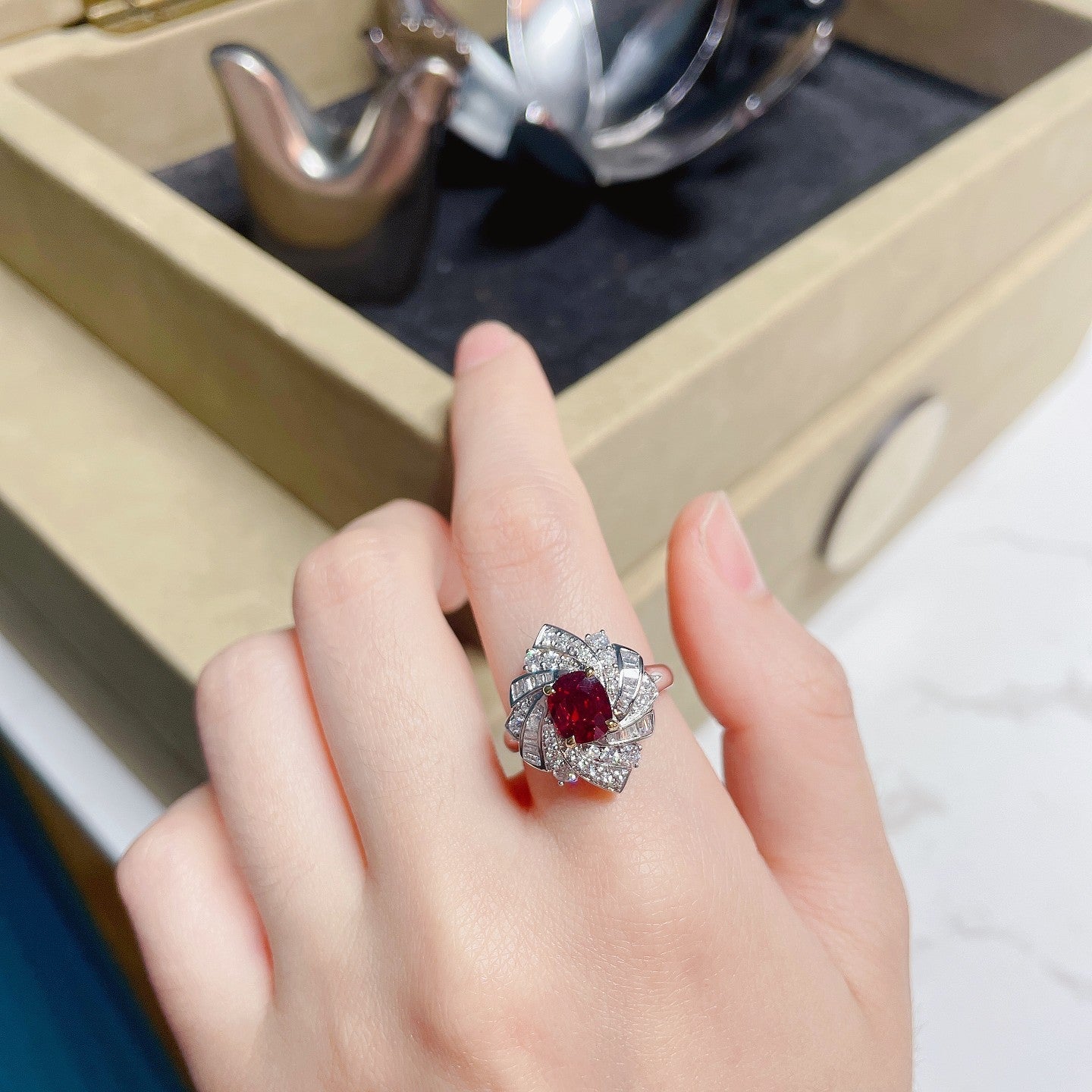 18K Two-Way Wearable Oval-Cut Ruby Rotating Jewelry - Red Treasure Ring