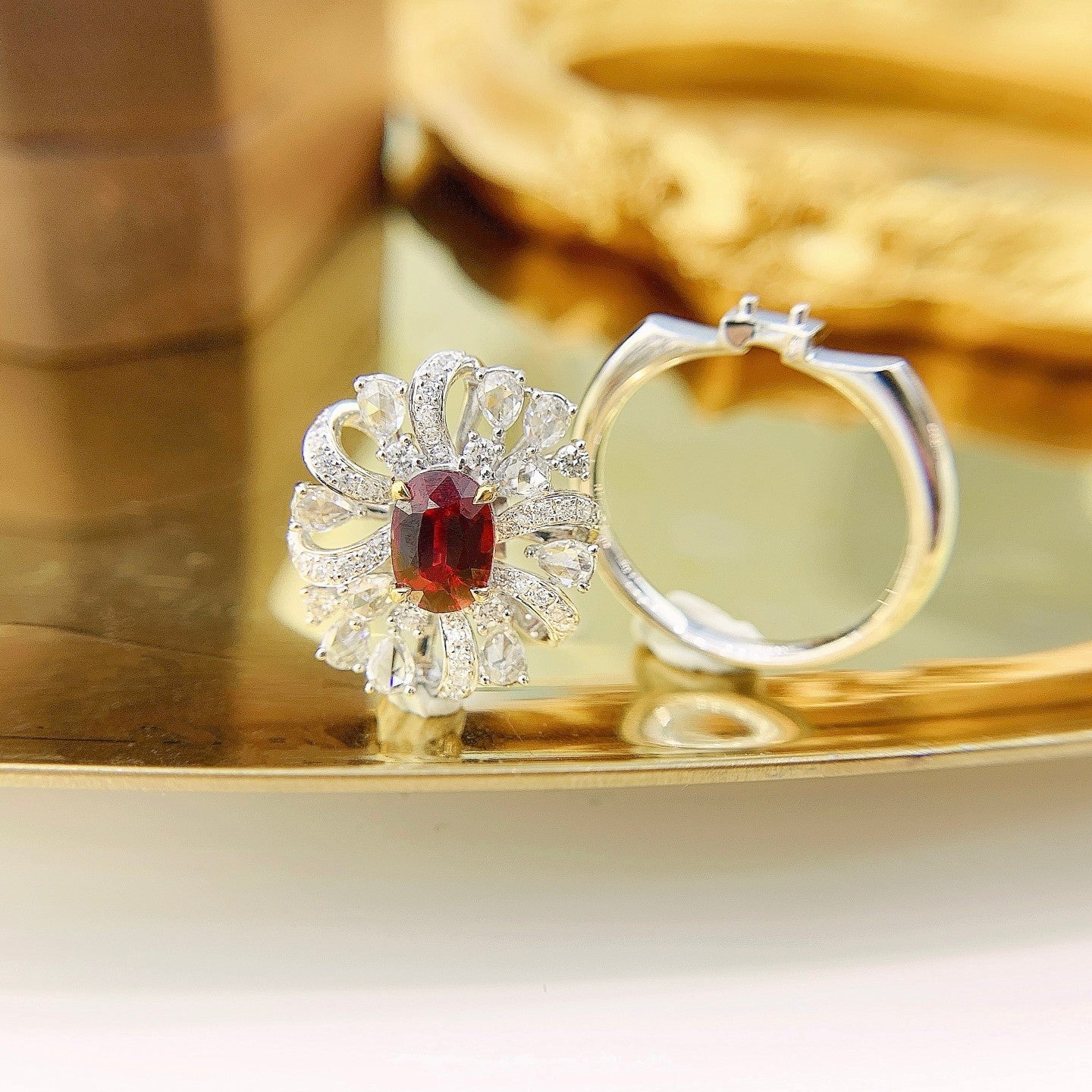 18K Two-Way Wearable Rotating Oval Windmill Jewelry with Ruby - Red Treasure Ring