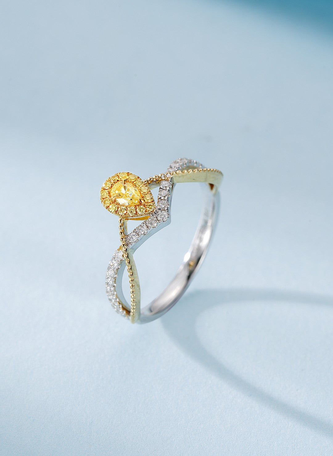 18K White and Yellow Gold Diamond Drop Bicolor Wave Ring | Premium Jewelry - Yellow Diamond Ring