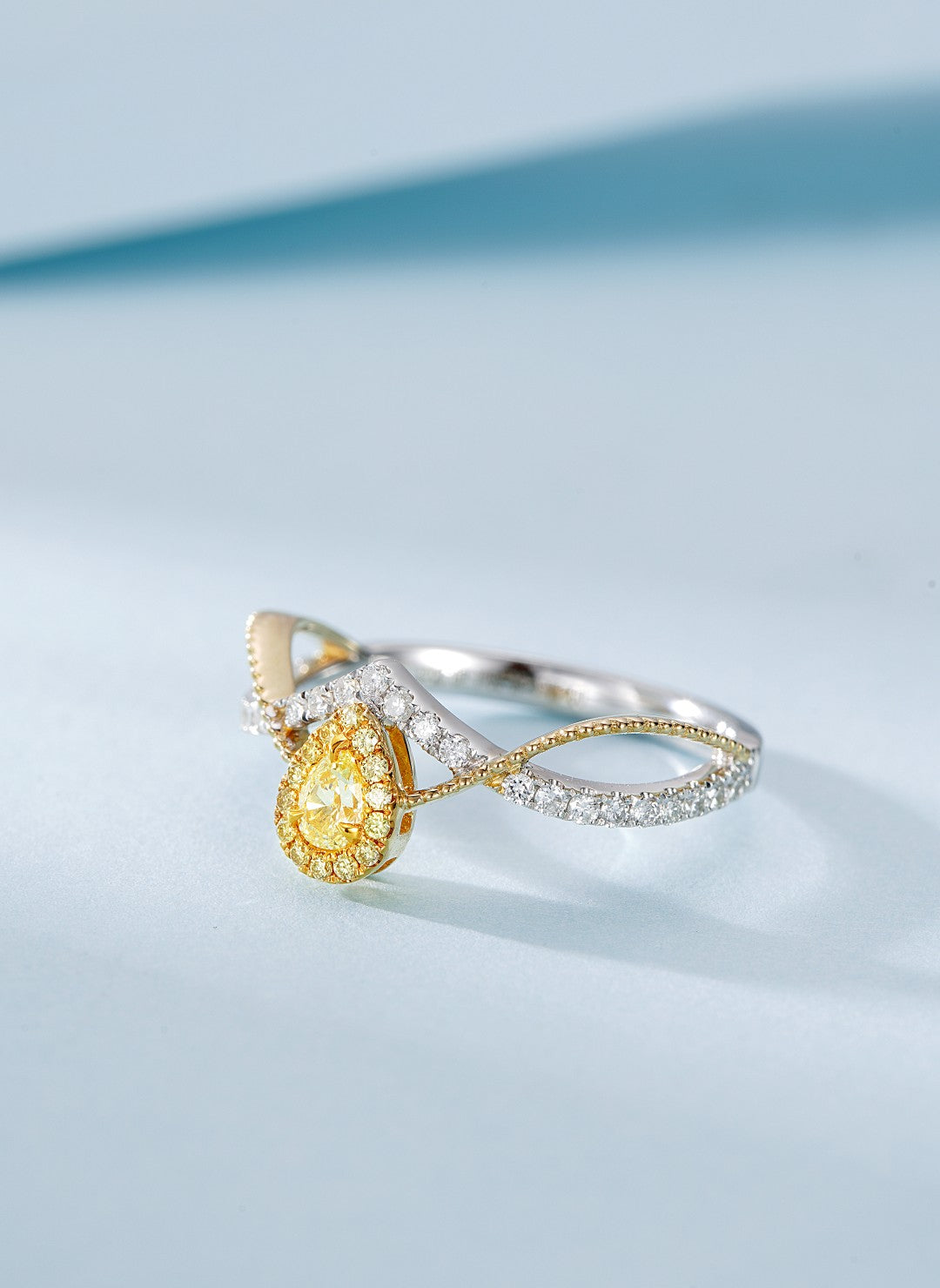 18K White and Yellow Gold Diamond Drop Bicolor Wave Ring | Premium Jewelry - Yellow Diamond Ring