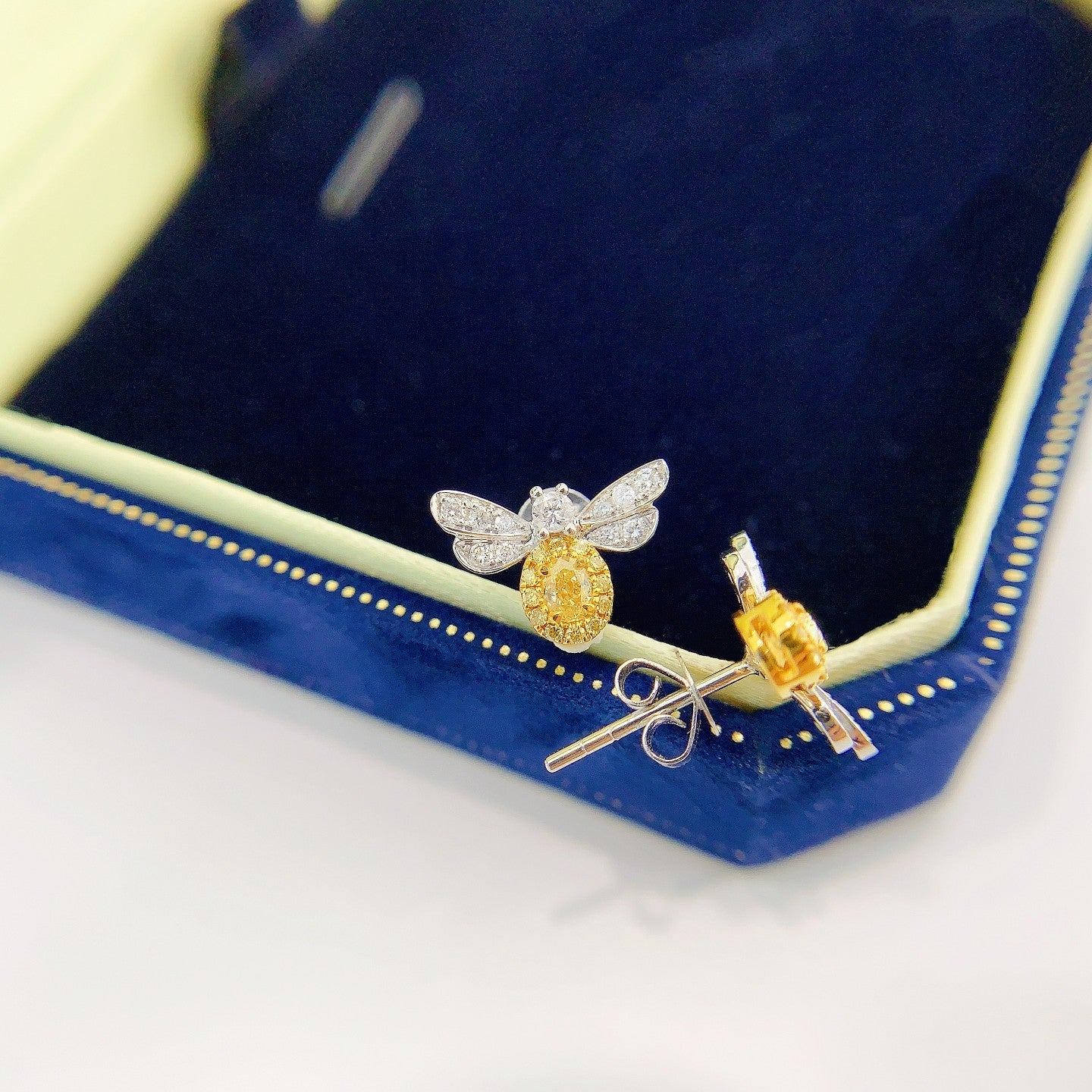 18K Yellow Gold Diamond Bee Earrings - ED042-Y - Jeweler.Jewelry