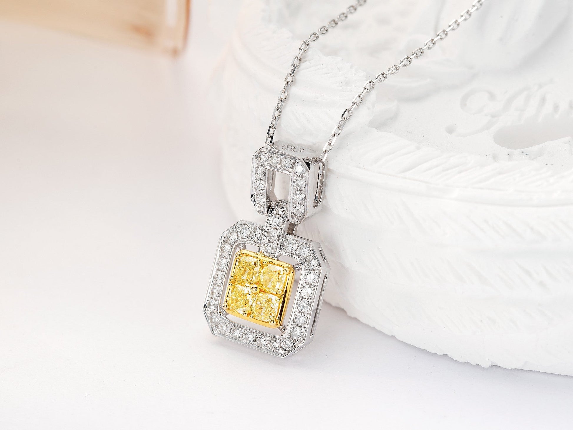 18K Yellow Gold Diamond Cluster Pendant Necklace - Luxurious Jewelry - Yellow Diamond Necklace