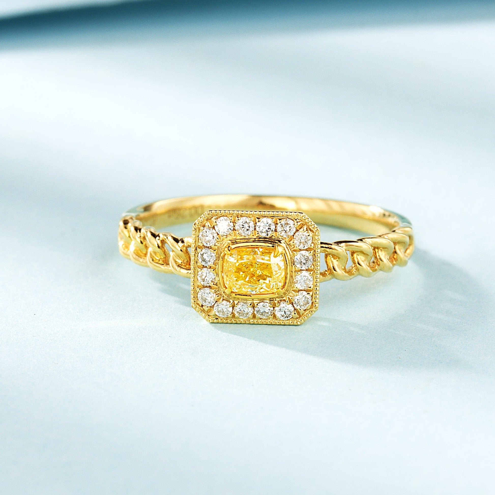 18K Yellow Gold Diamond Cluster Ring - Luxurious Jewelry Piece - Yellow Diamond Ring