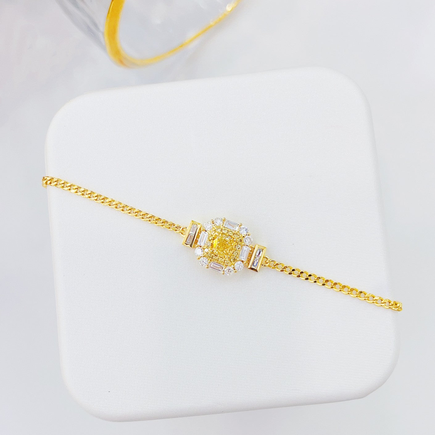 18K Yellow Gold Diamond Cushion-Cut Pavé Setting Bracelet - Jewelry Delight - Yellow Diamond Bracelet