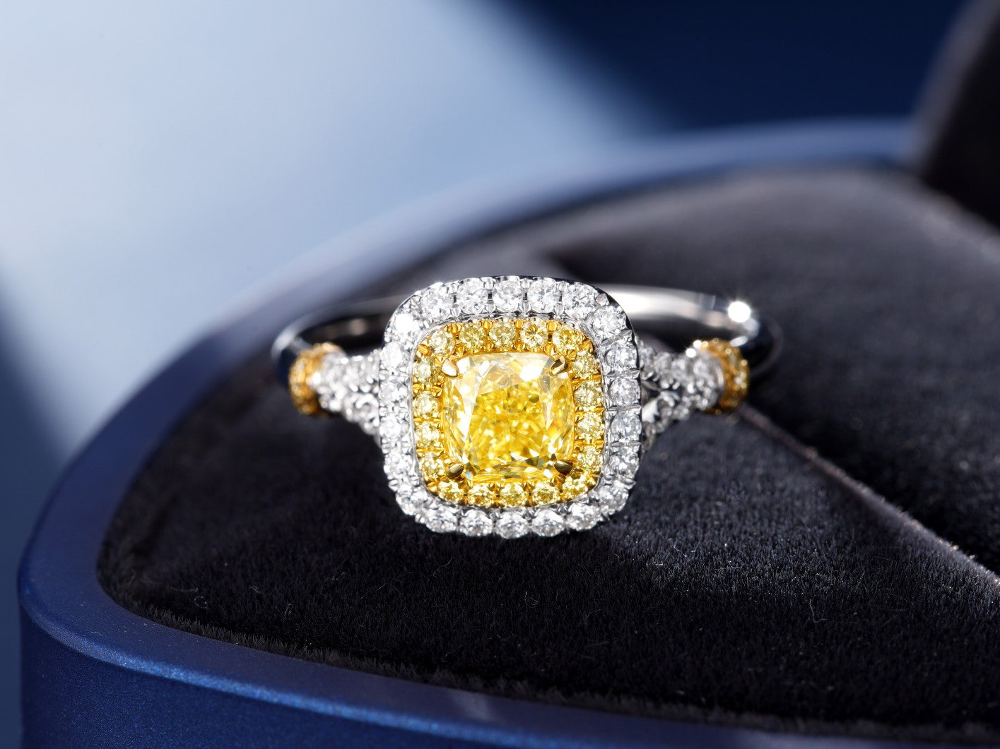 18K Yellow Gold Diamond Cushion-Cut Y-Arm Ring with AGL Certificate - Luxurious Jewelry - Yellow Diamond Ring