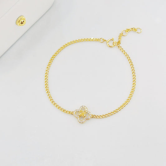 18K Yellow Gold Diamond Cushion Flower Bracelet - Elegant Jewelry Piece - Yellow Diamond Bracelet