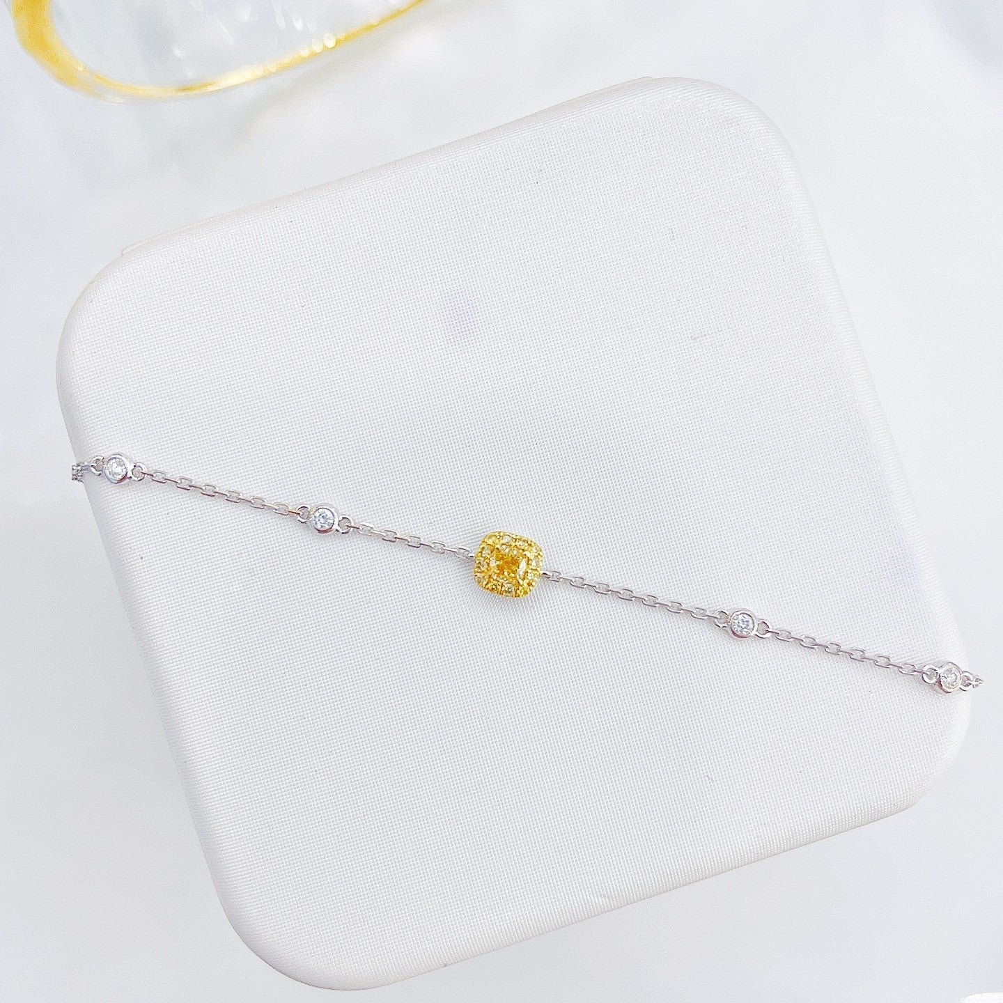 18K Yellow Gold Diamond Cushion-Shaped Bubble Bracelet with Surrounding Stones - Yellow Diamond Bracelet