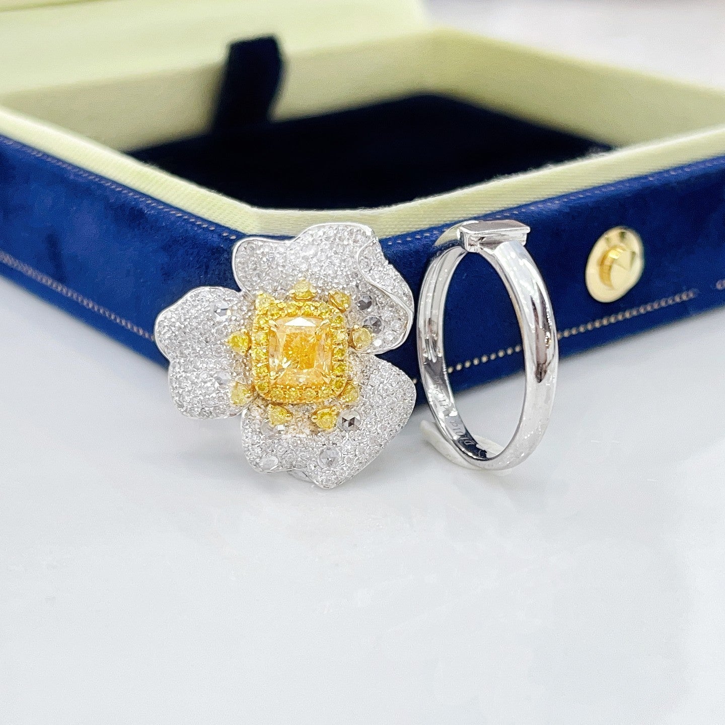 18K Yellow Gold Diamond Cushion Triple-Petal Halo Two-Way Wear Jewelry - Yellow Diamond Ring