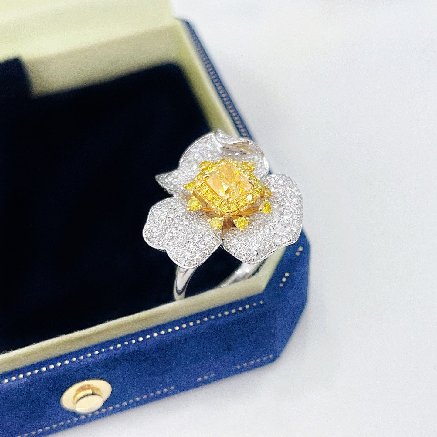 18K Yellow Gold Diamond Cushion Triple-Petal Halo Two-Way Wear Jewelry - Yellow Diamond Ring