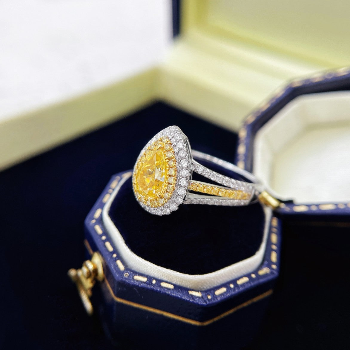 18K Yellow Gold Diamond Drop Color-Separated Ring | Premium Jewelry - Yellow Diamond Ring