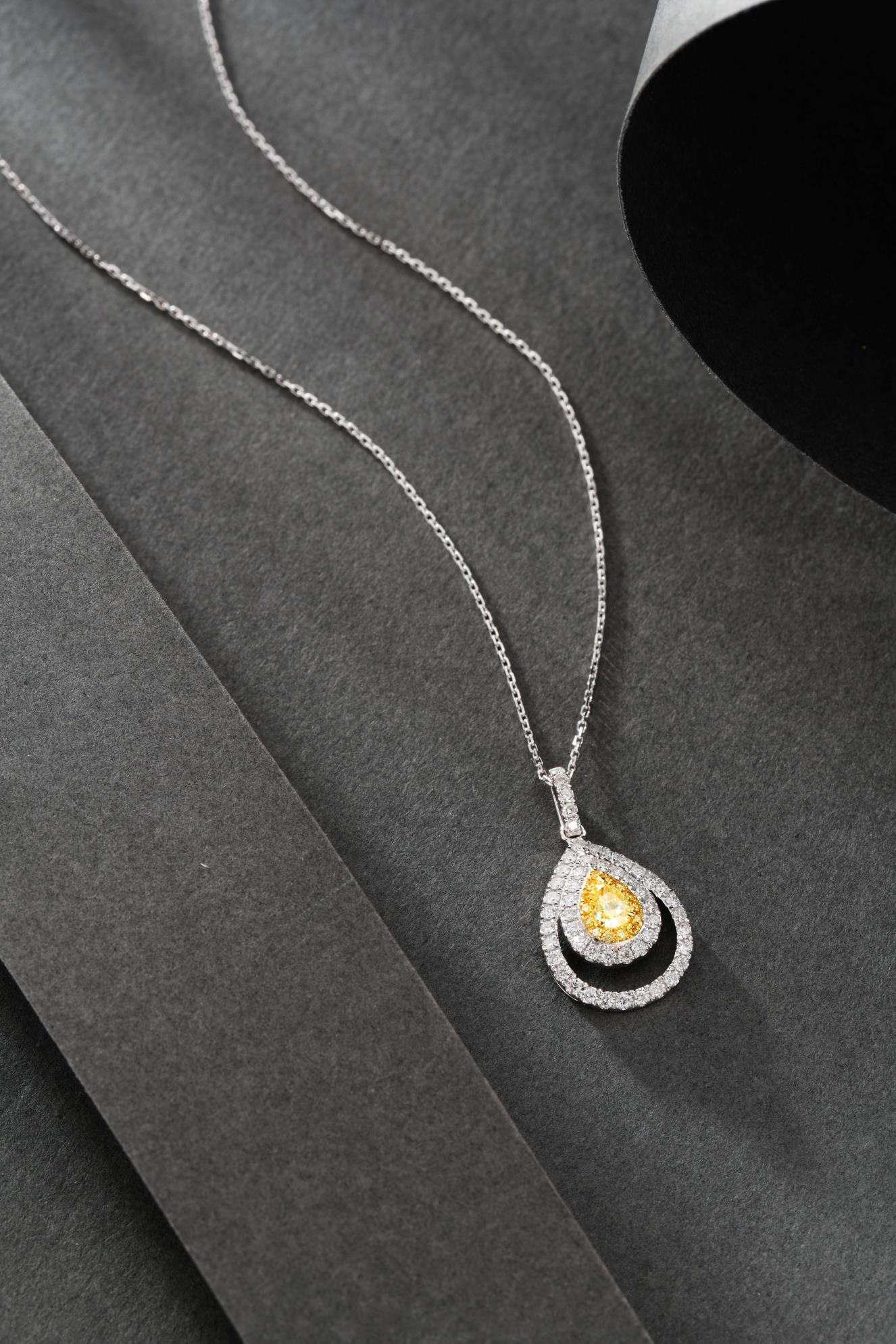 18K Yellow Gold Diamond Drop Necklace - Elegant Jewelry Piece - Yellow Diamond Necklace