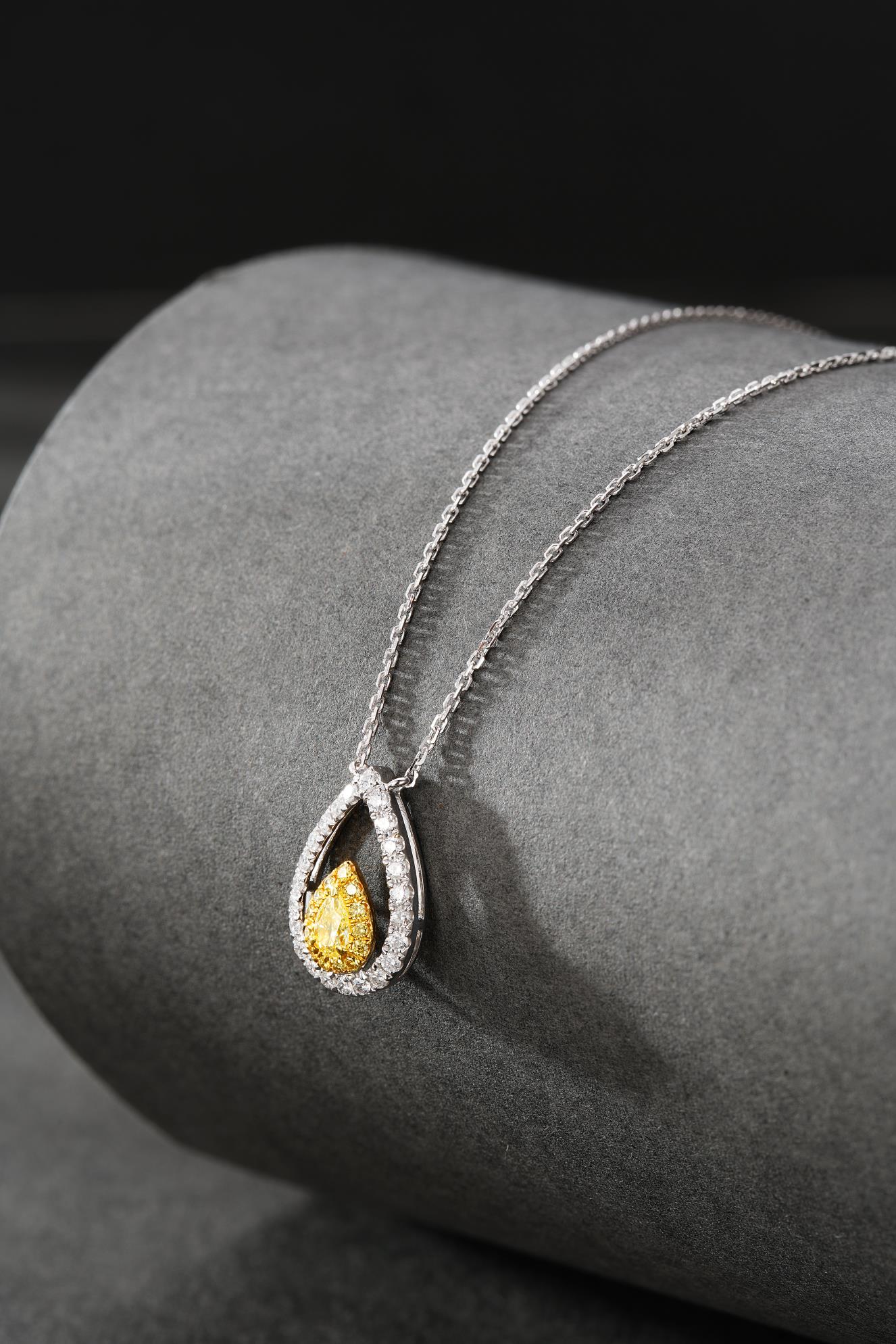 18K Yellow Gold Diamond Drop Necklace - Elegant Jewelry Piece - Yellow Diamond Necklace