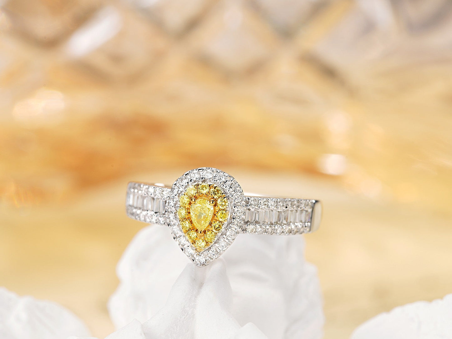 18K Yellow Gold Diamond Drop Ring with Surrounding Stones - Exquisite Jewelry - Yellow Diamond Ring