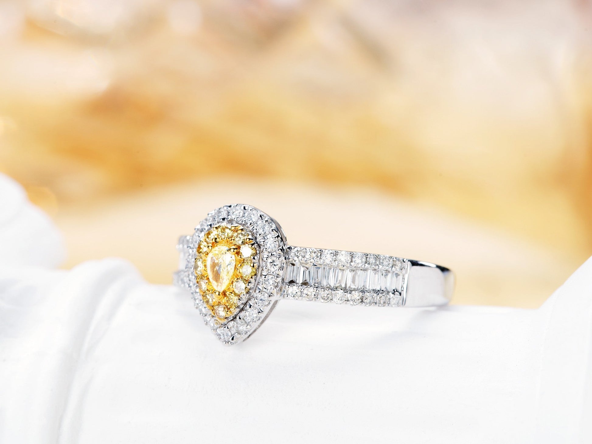 18K Yellow Gold Diamond Drop Ring with Surrounding Stones - Exquisite Jewelry - Yellow Diamond Ring