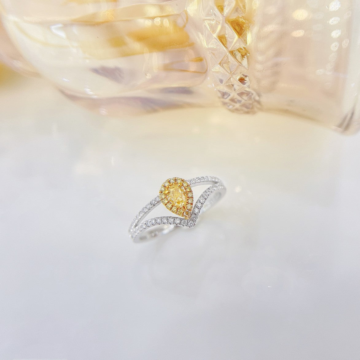 18K Yellow Gold Diamond Drop V-Shaped Ring - Luxurious Jewelry Piece - Yellow Diamond Ring