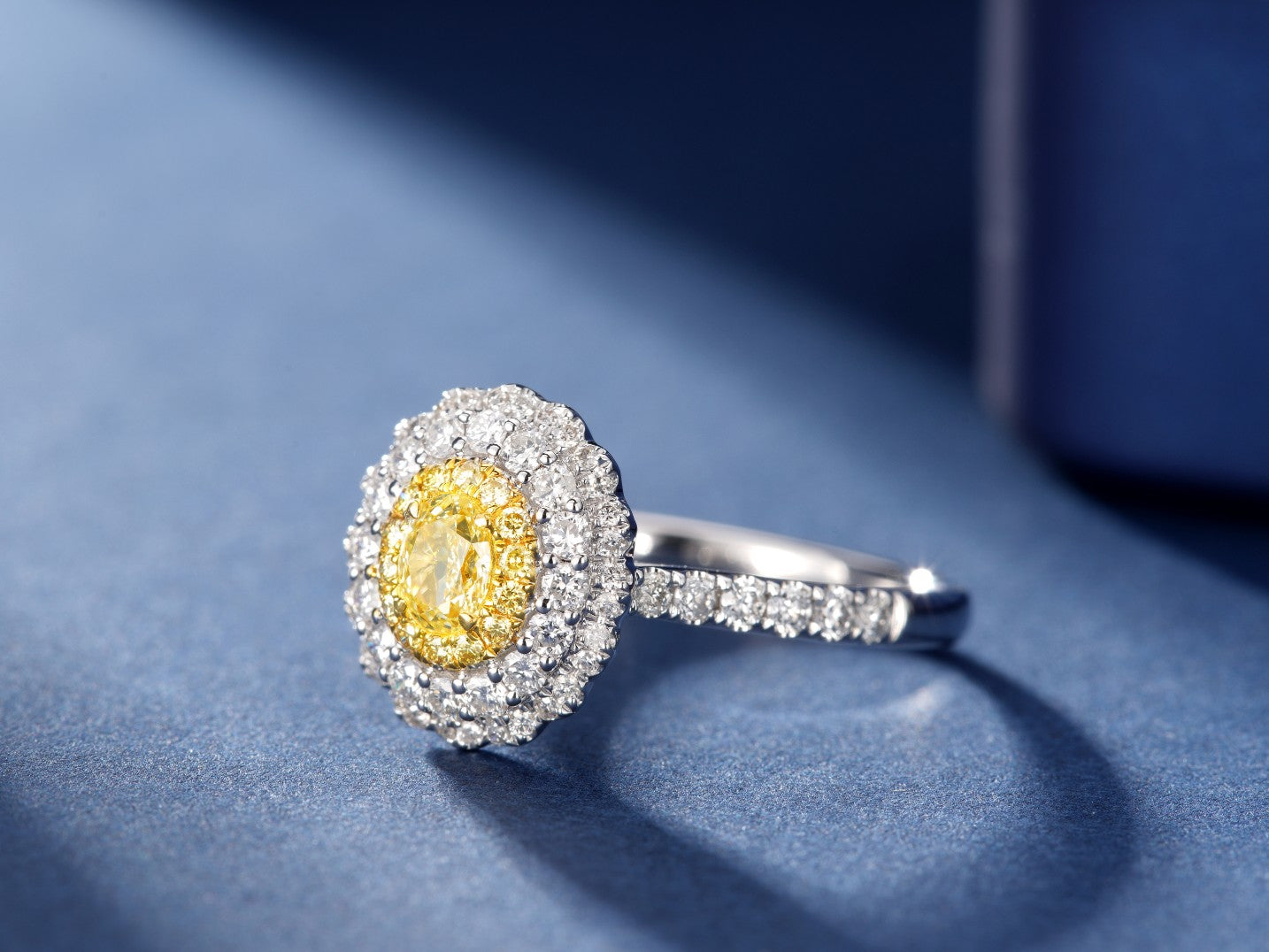 18K Yellow Gold Diamond Ellipse Cluster Ring | Premium Jewelry - Yellow Diamond Ring